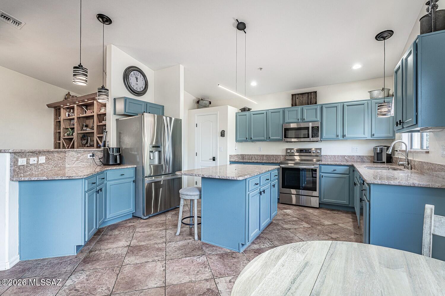 668 W Greenview Place