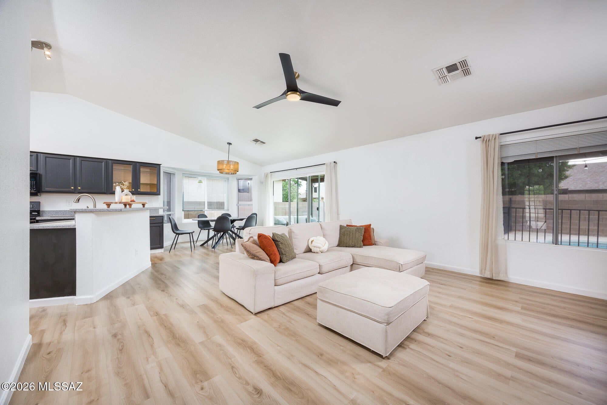 2531 W Camino Del Deseo