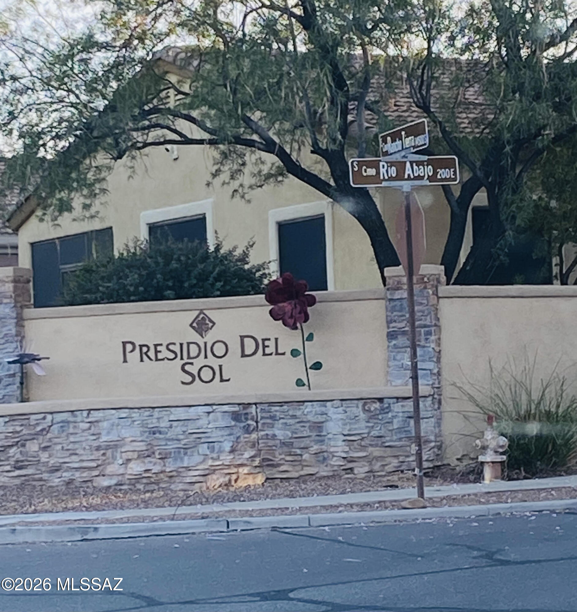 202 E Corte Rancho Encanto