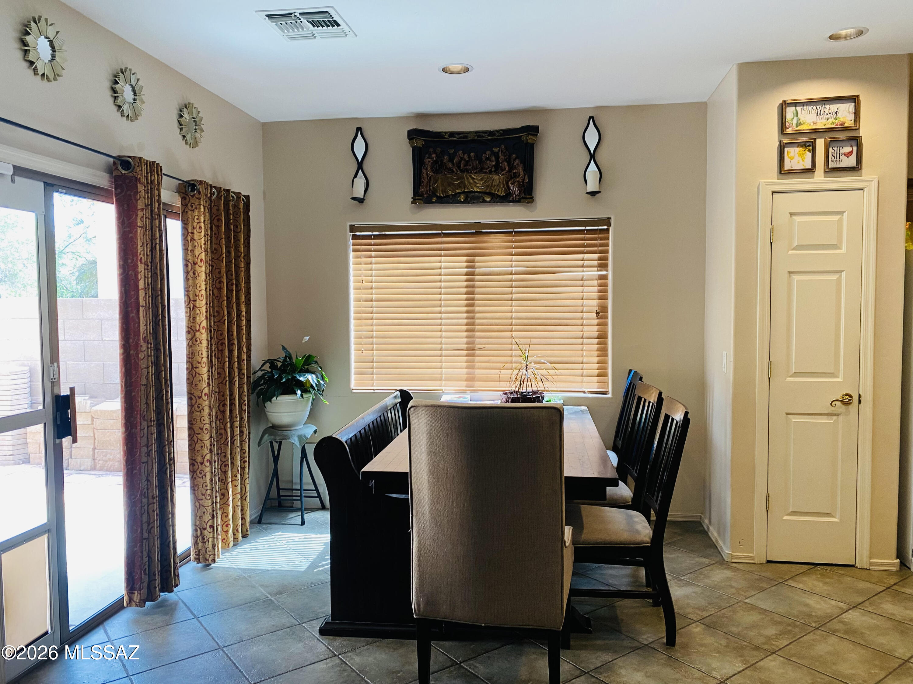 202 E Corte Rancho Encanto