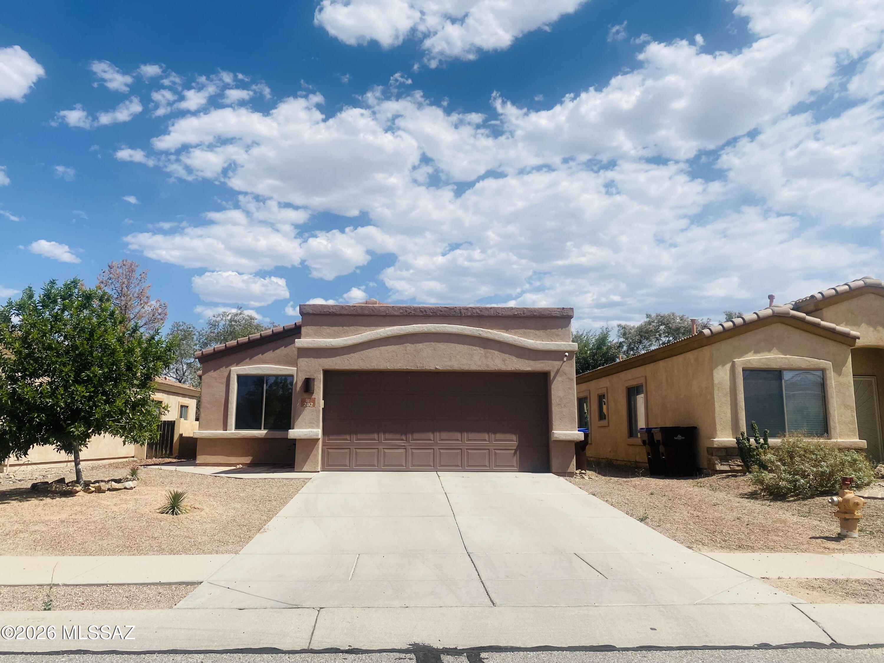 202 E Corte Rancho Encanto