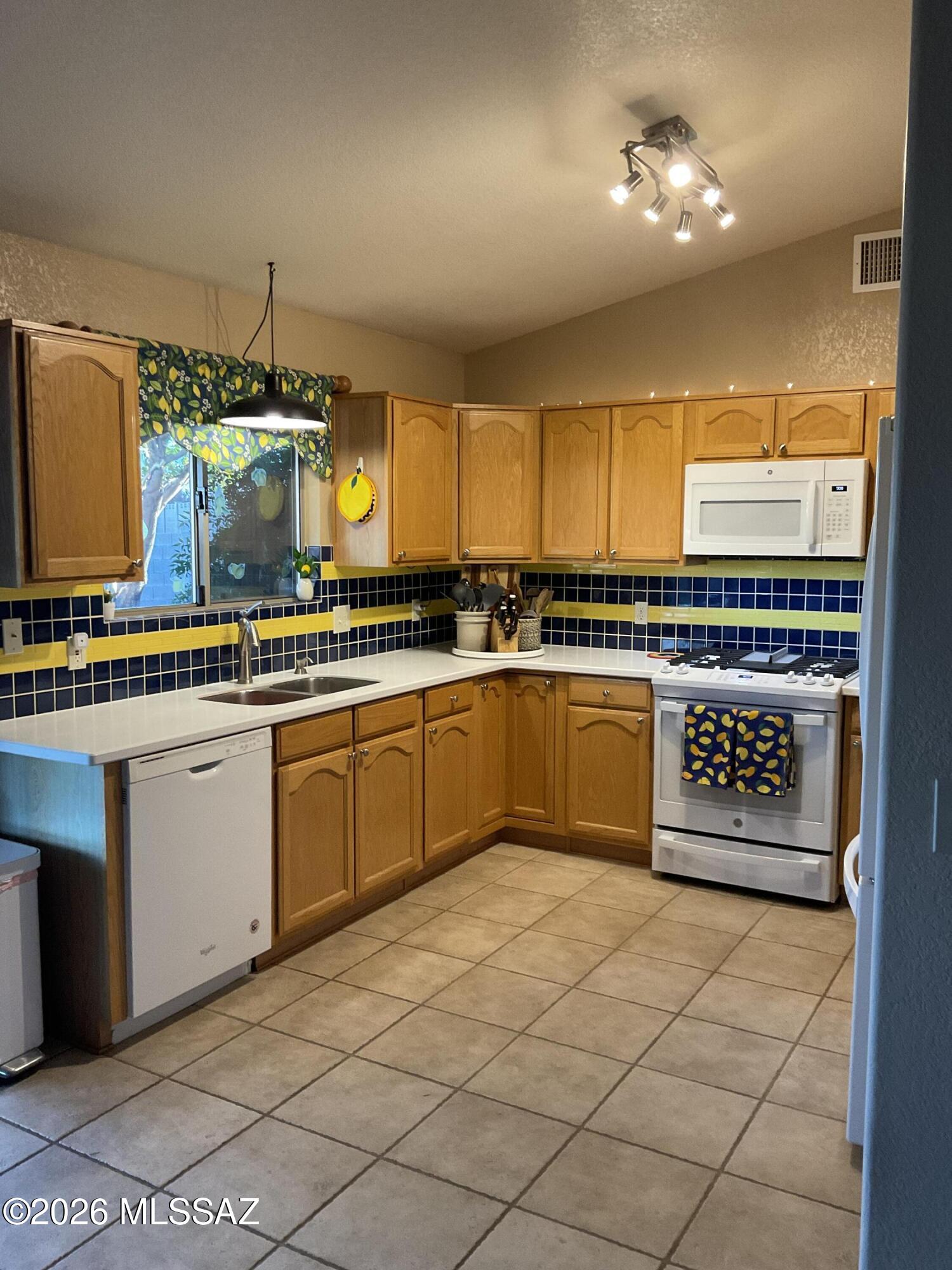 Canyon De Flores Ph 01A - Residential