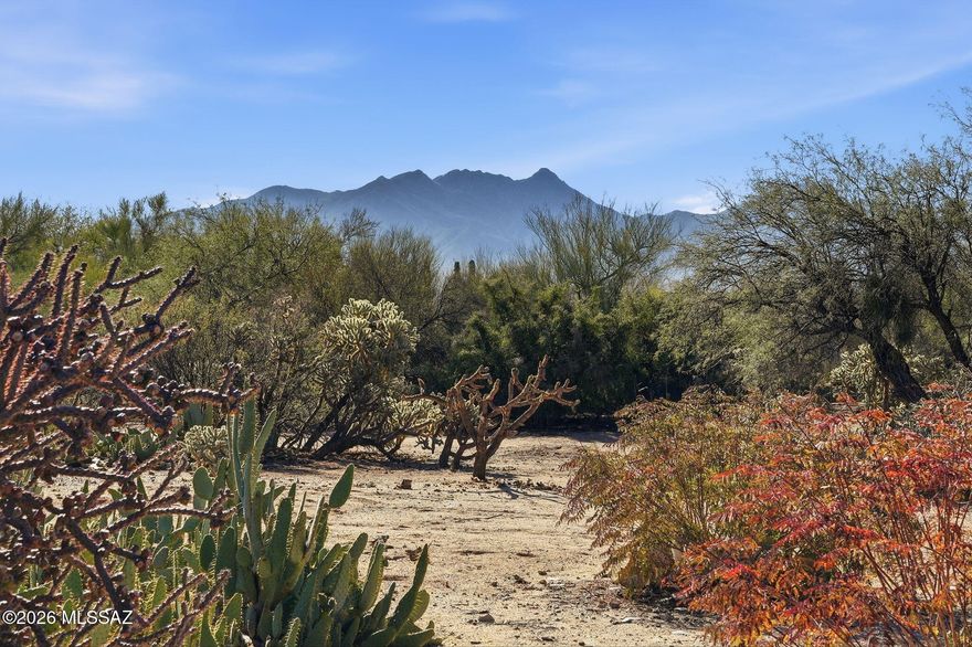 Beautiful 2 bedroom 1 bathroom Townhouse in Colonia de Los Alamos. Perfect for a seasonal get-away or full time living. Lovely outdoor living space with stunning mountain views.