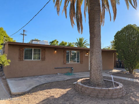 Photo of 1701 W Root Lane, Tucson, AZ 85705 (MLS # 22624221)