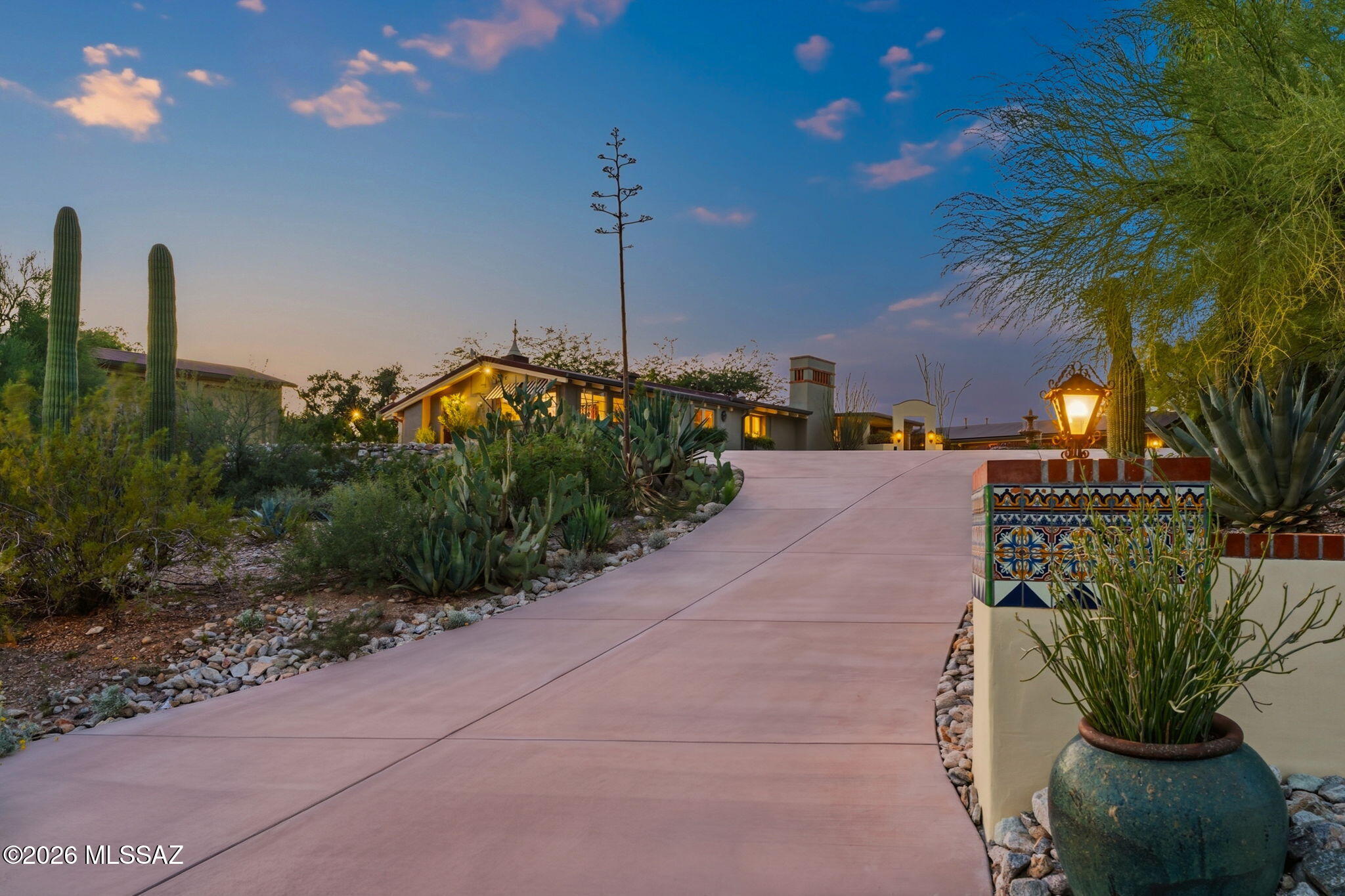 4925 N La Lomita