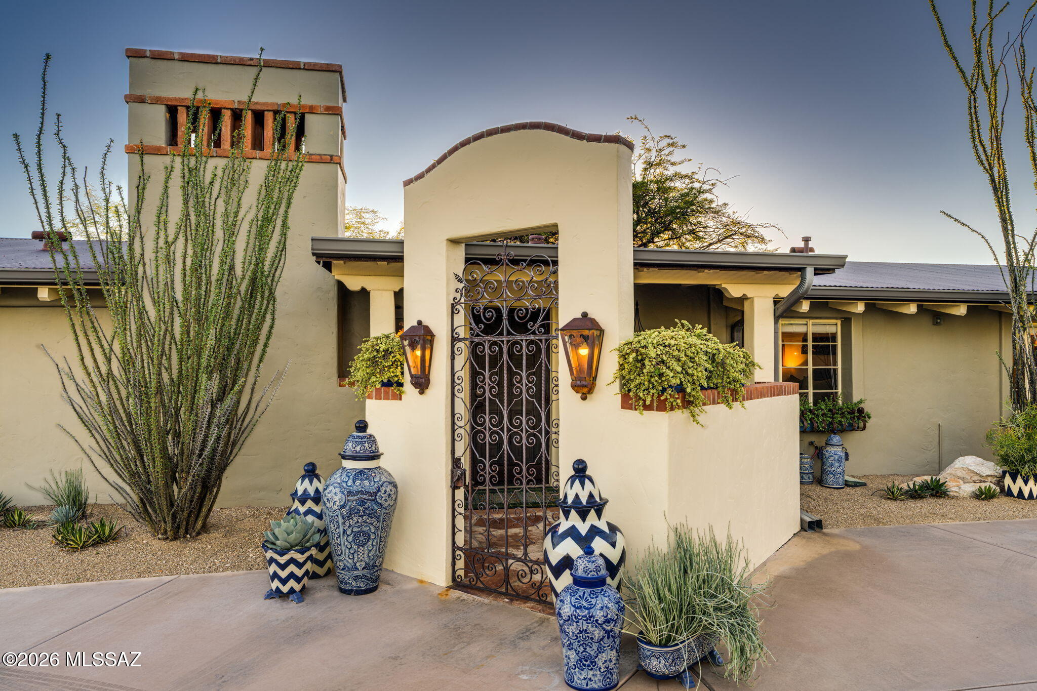 4925 N La Lomita