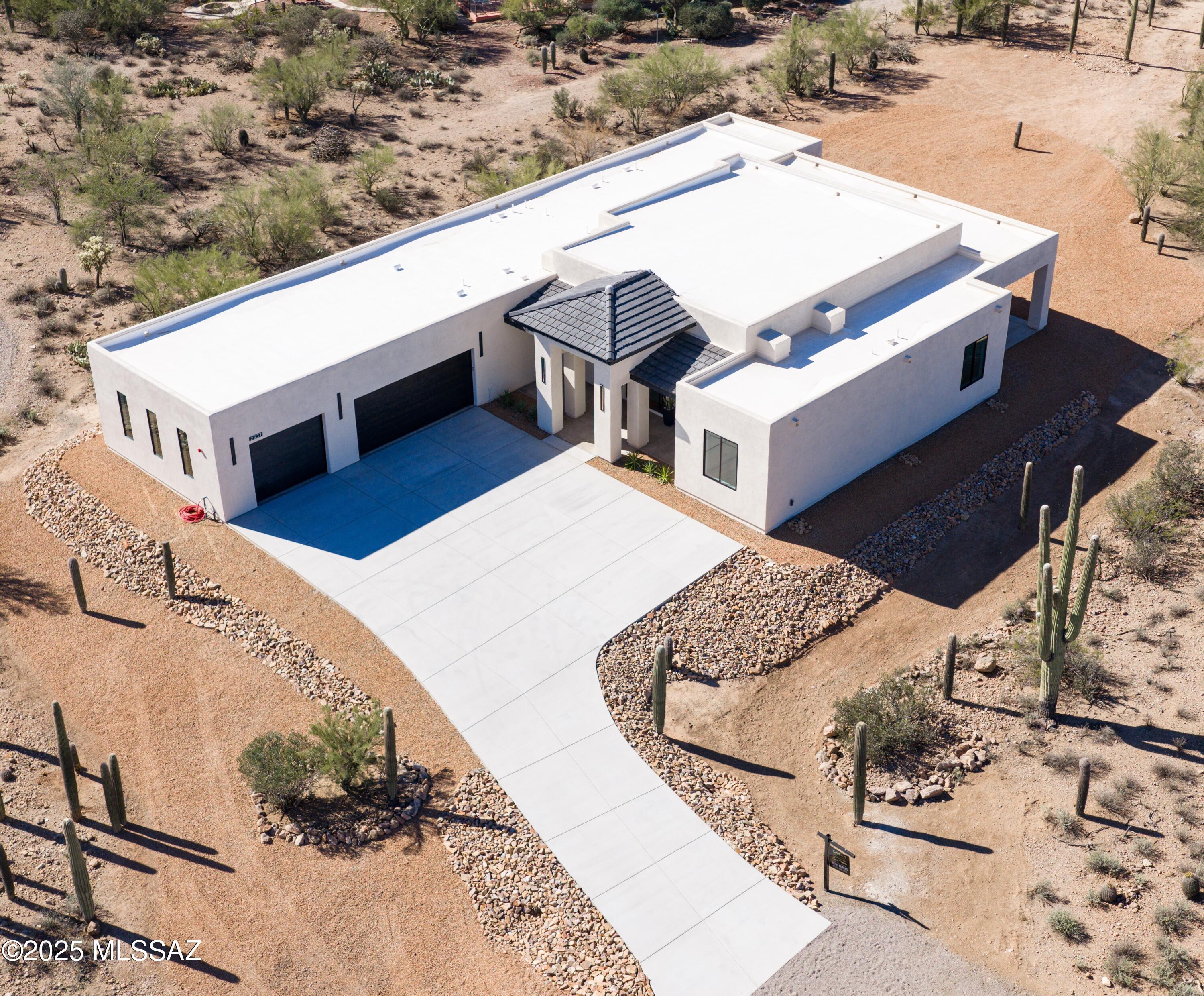 2537 N Lloyd Bush Drive