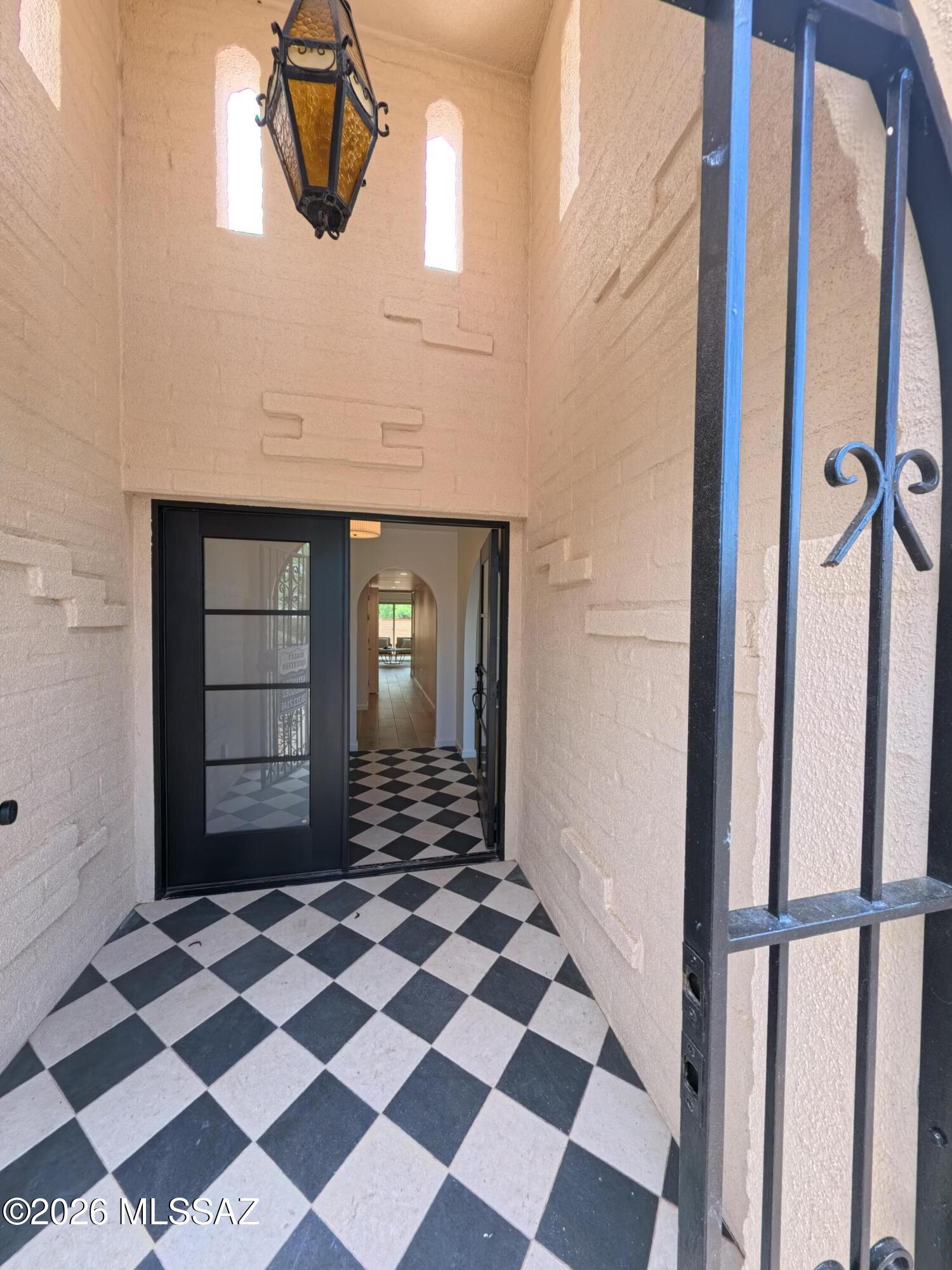 2566 N Avenida San Valle