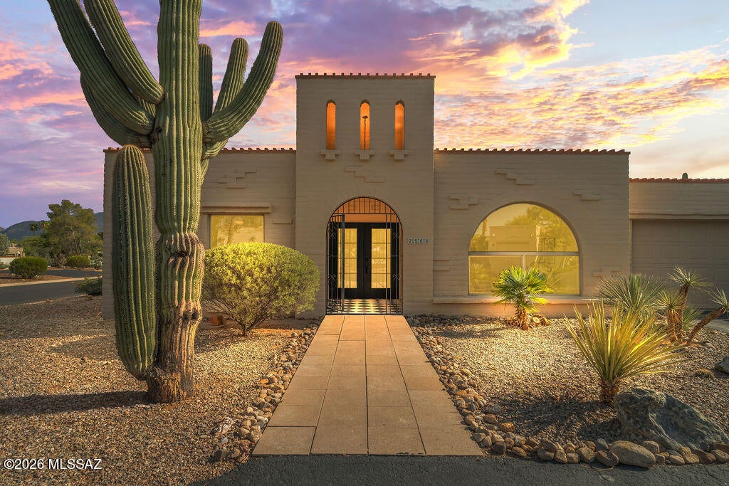 2566 N Avenida San Valle