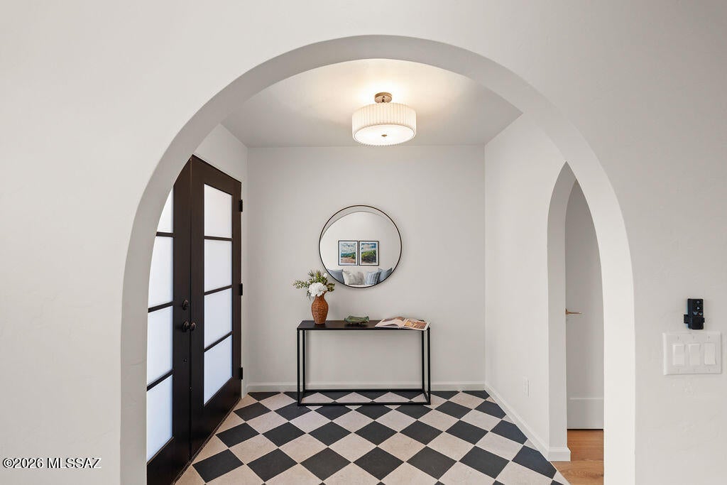 2566 N Avenida San Valle