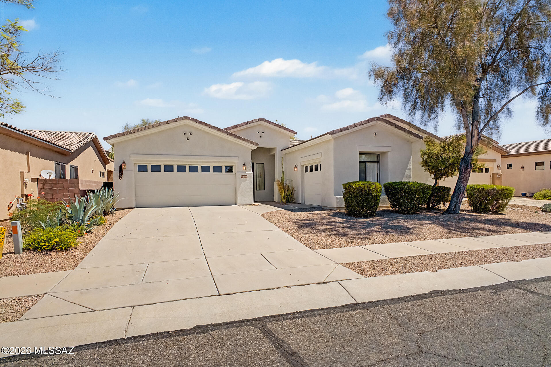4698 W Cholla Bluff Drive