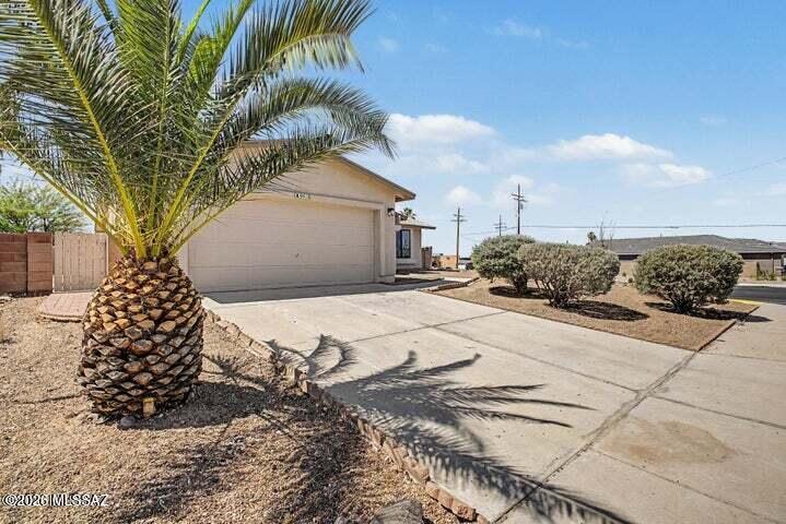 9910 E Gray Hawk Drive
