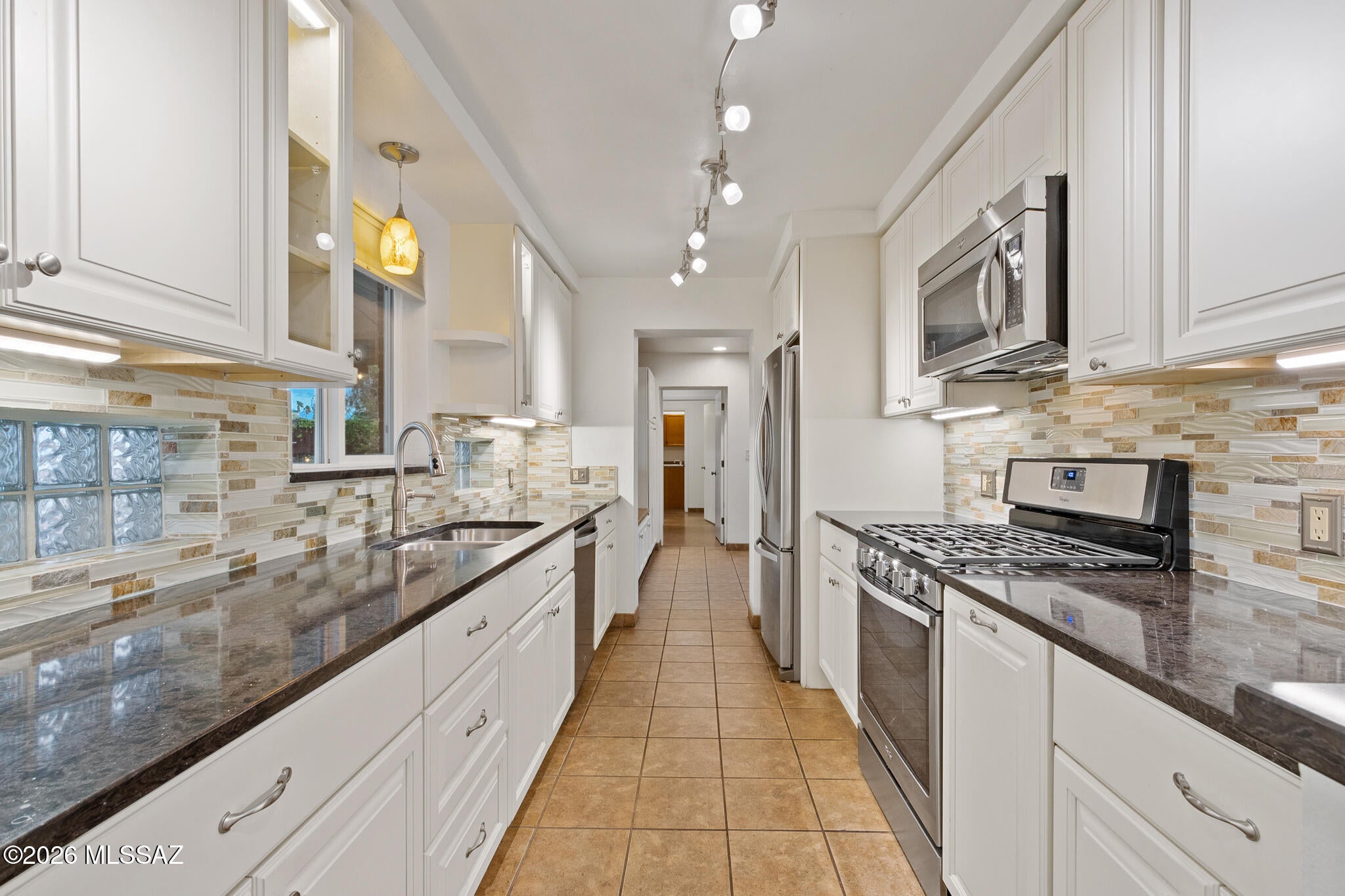 2725 E La Cienega Drive