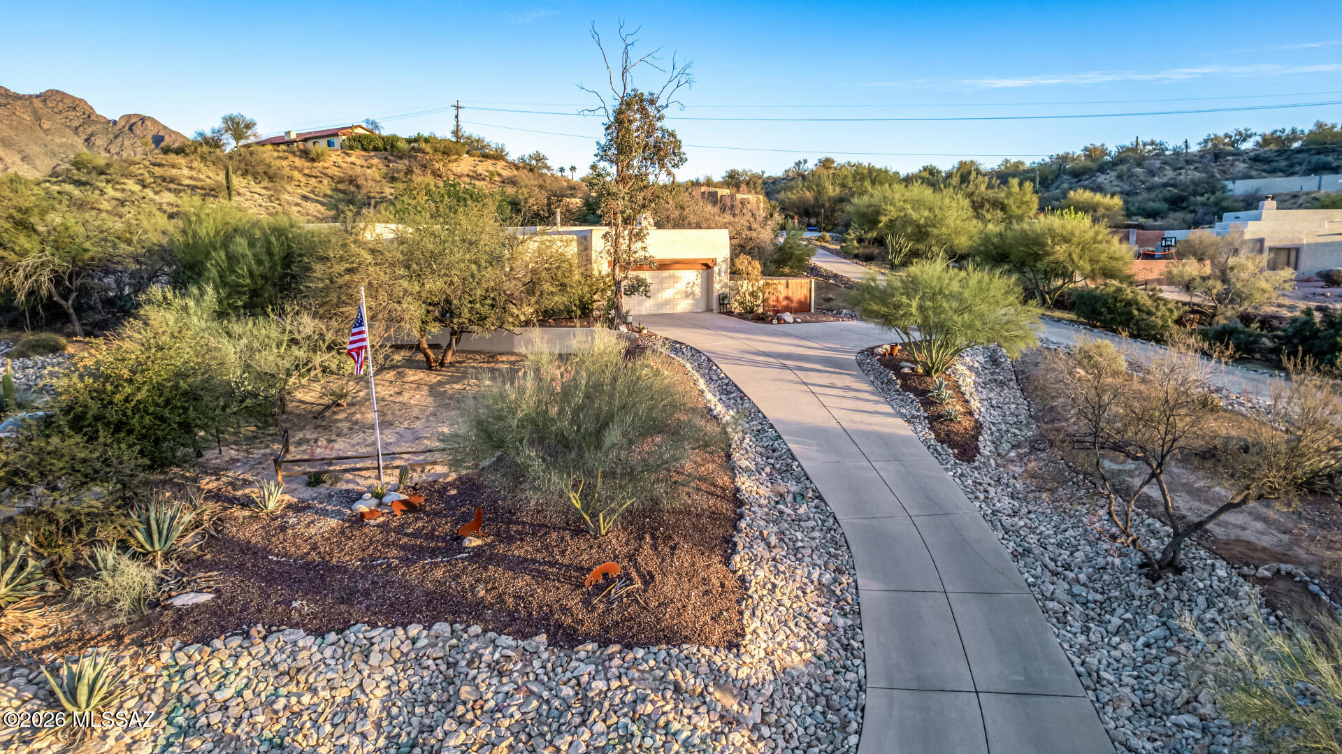 1041 W Saddlehorn Place