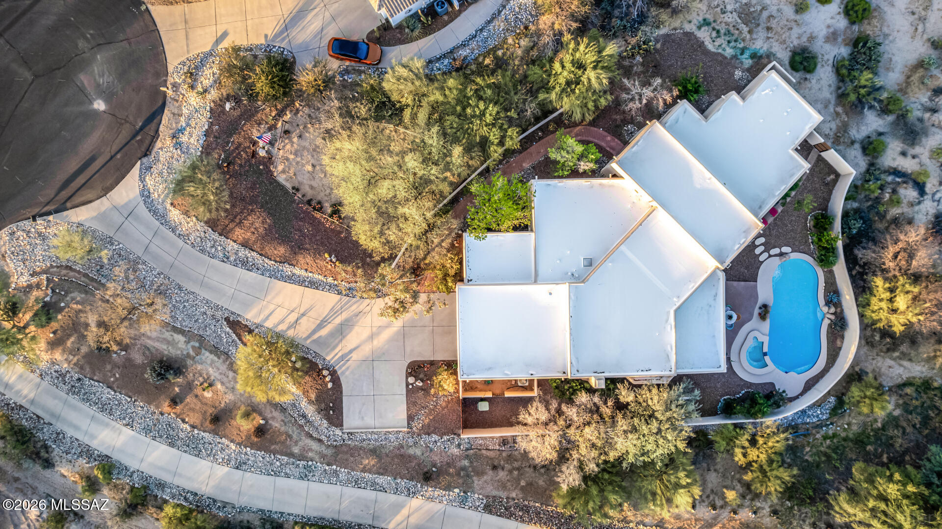 1041 W Saddlehorn Place