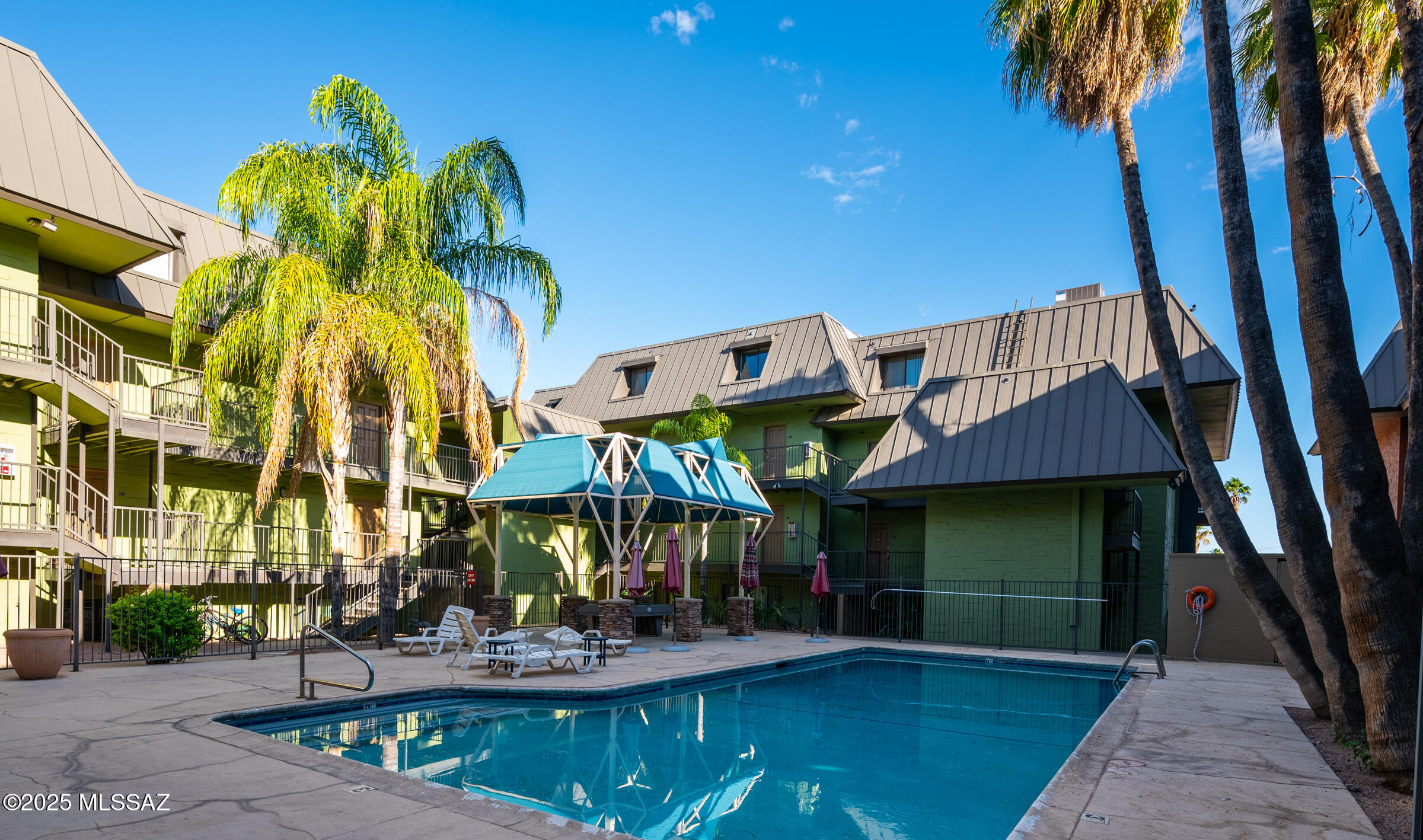 941 N Euclid Avenue UNIT 121