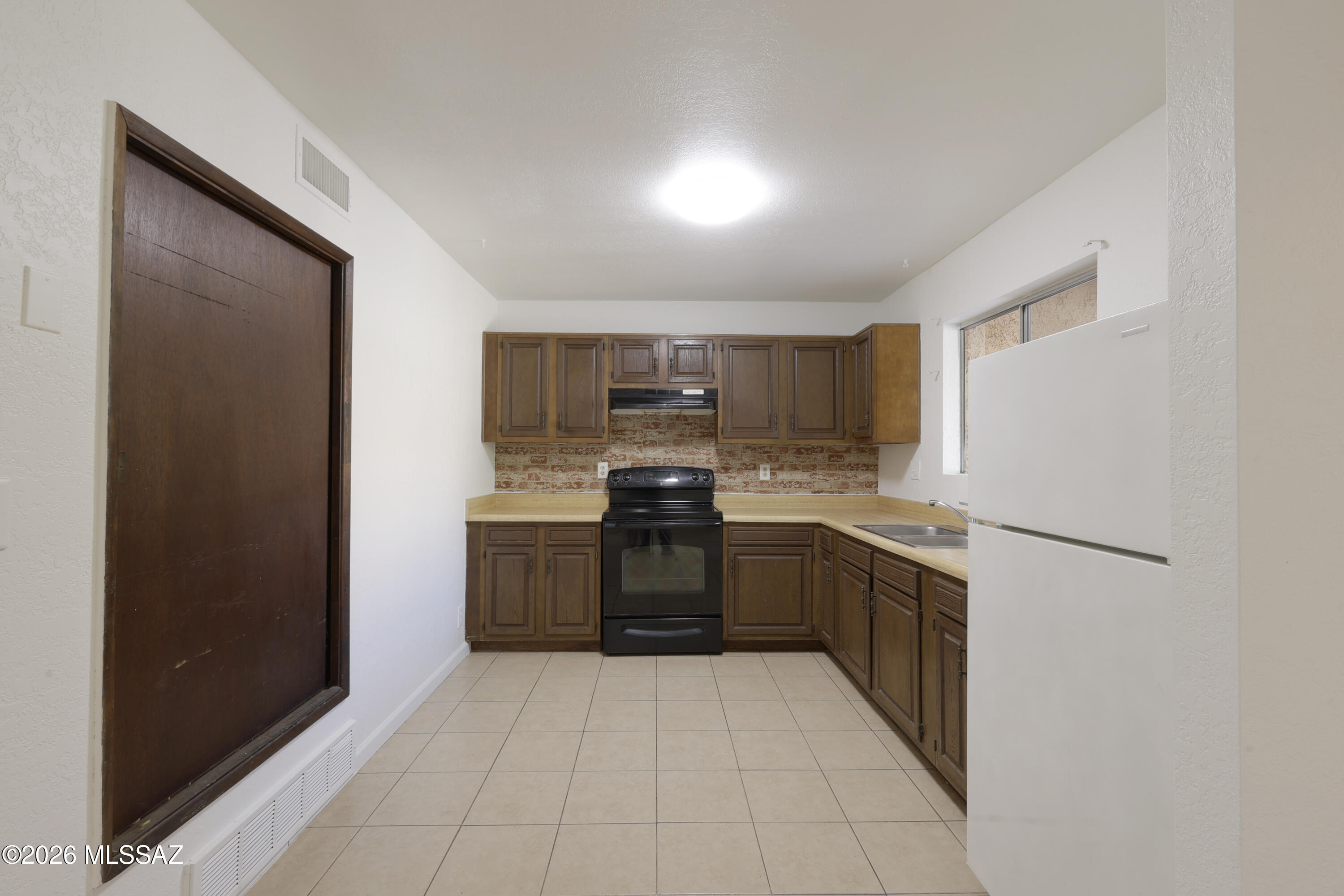 3334 E Presidio Road