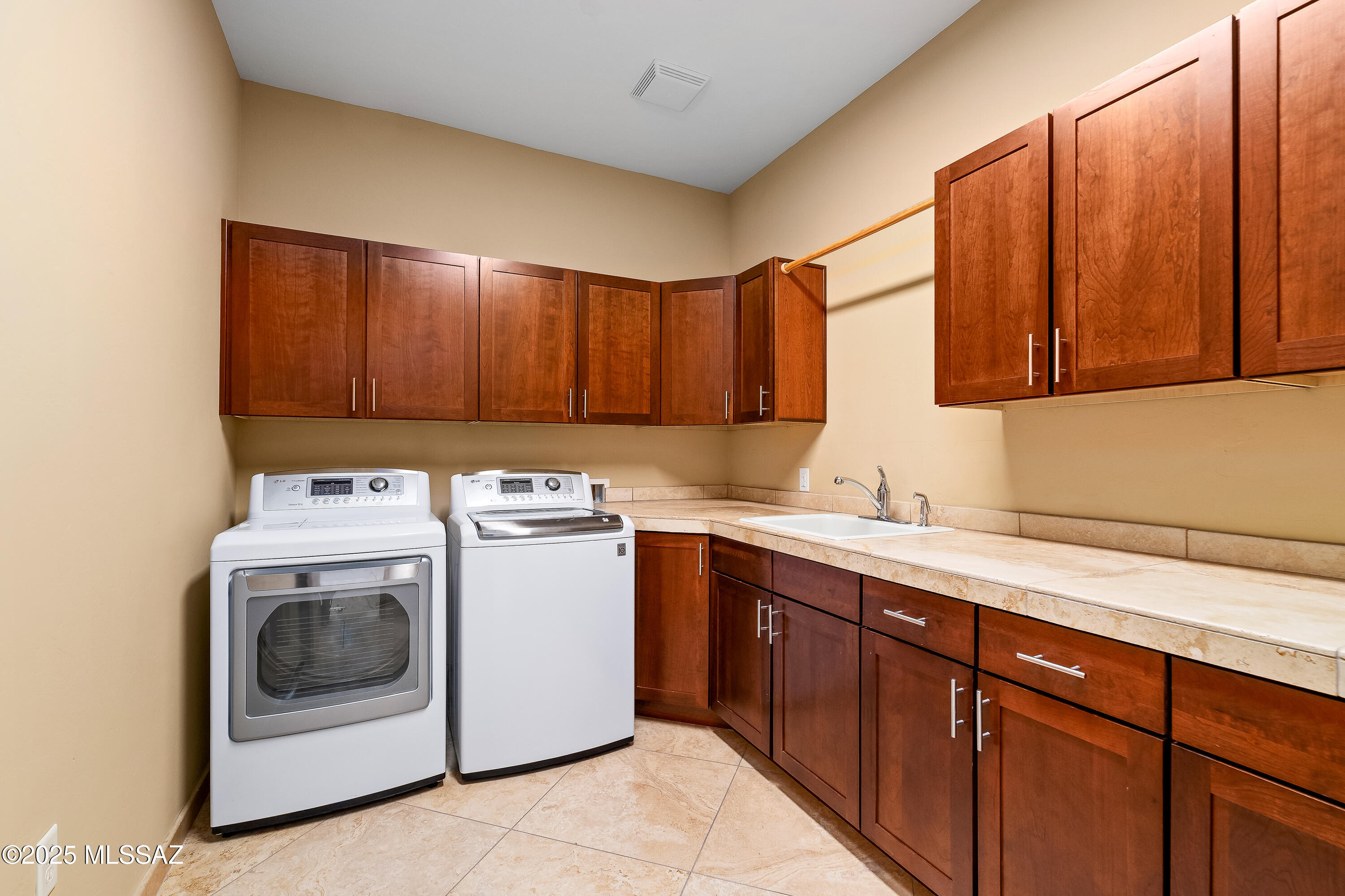 Honey Bee Ridge(The Estates At) - Residential