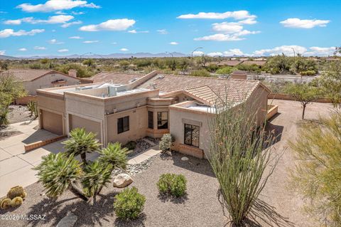 Photo of 14045 N Desert Butte Drive, Oro Valley, AZ 85755 (MLS # 22607277)