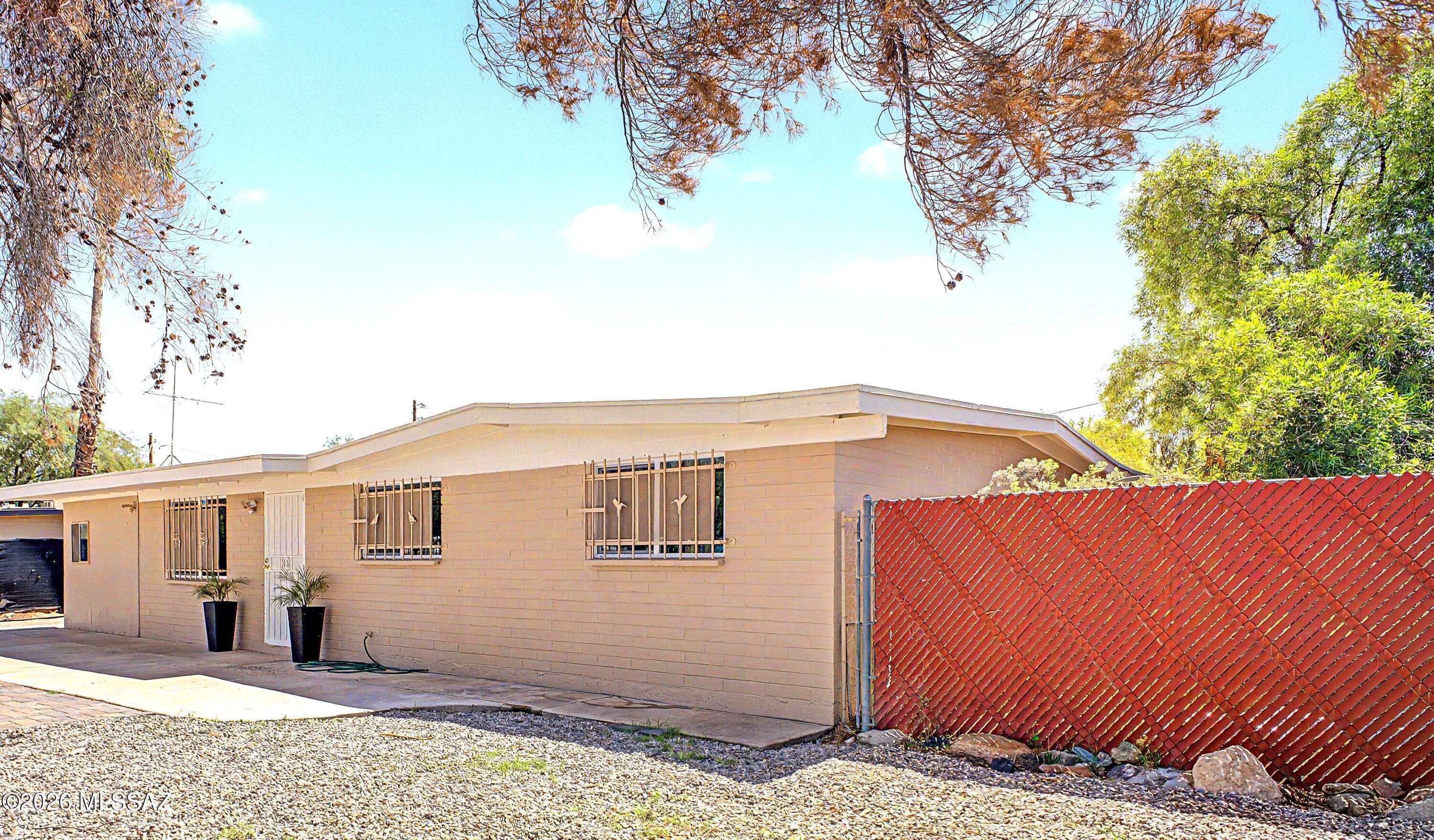 5531 S Olympia Stravenue