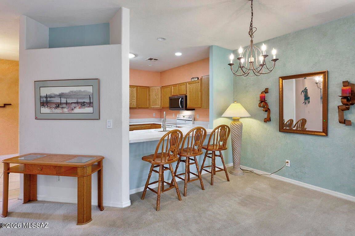 625 W Woodfield Court