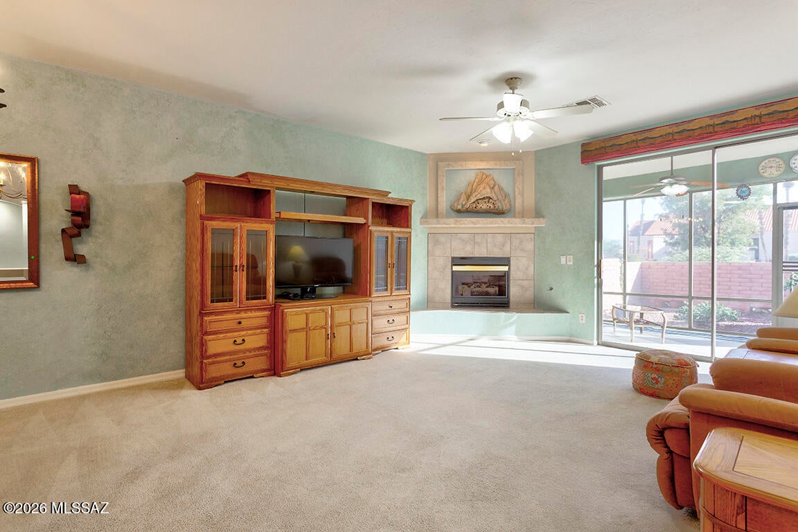 625 W Woodfield Court