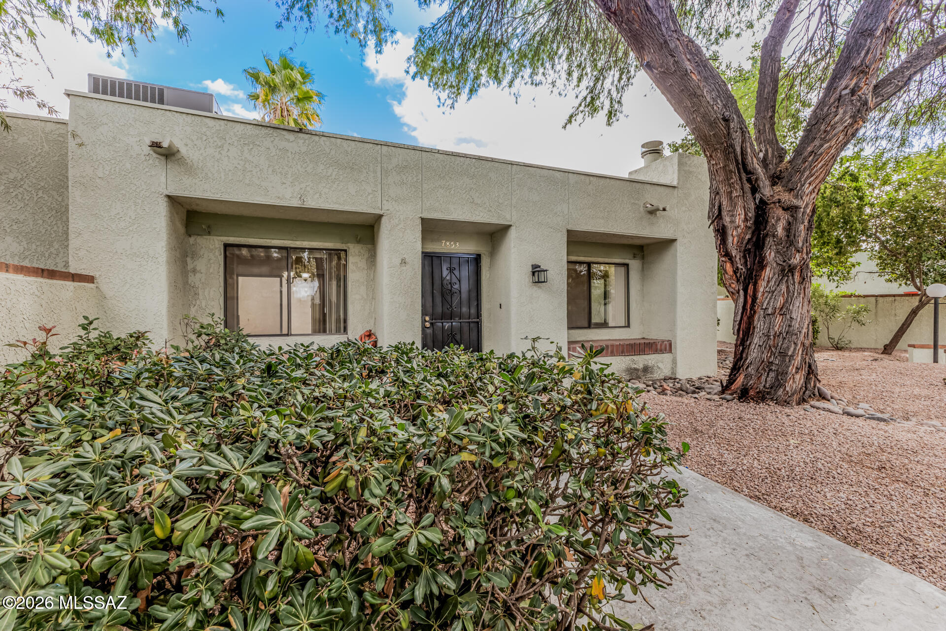 7853 N Calle De La Aldea