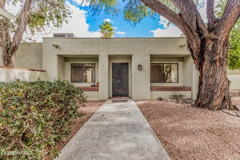 Photo of 7853 N Calle De La Aldea, Tucson, AZ 85704 (MLS # 22604882)