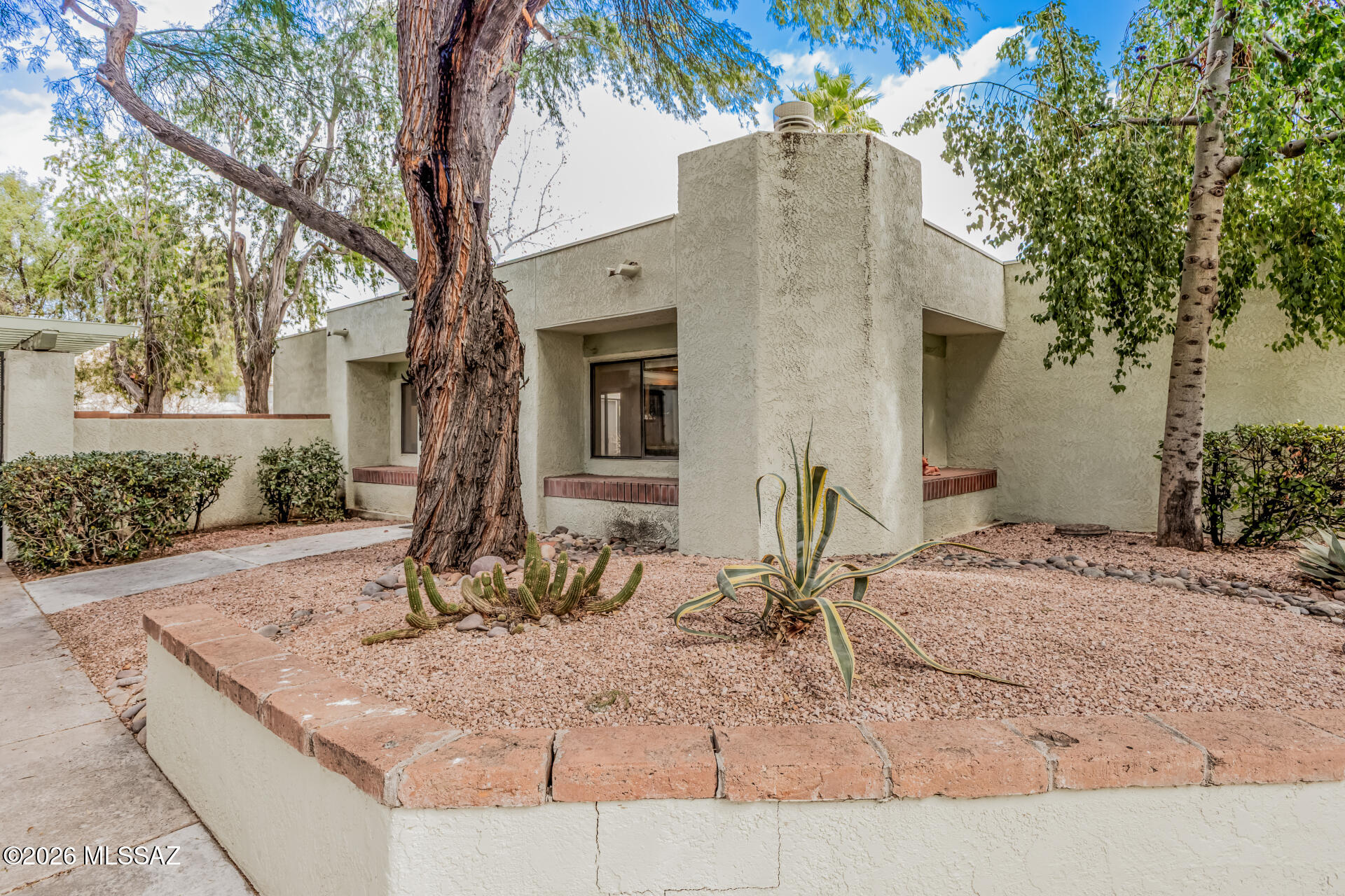 7853 N Calle De La Aldea