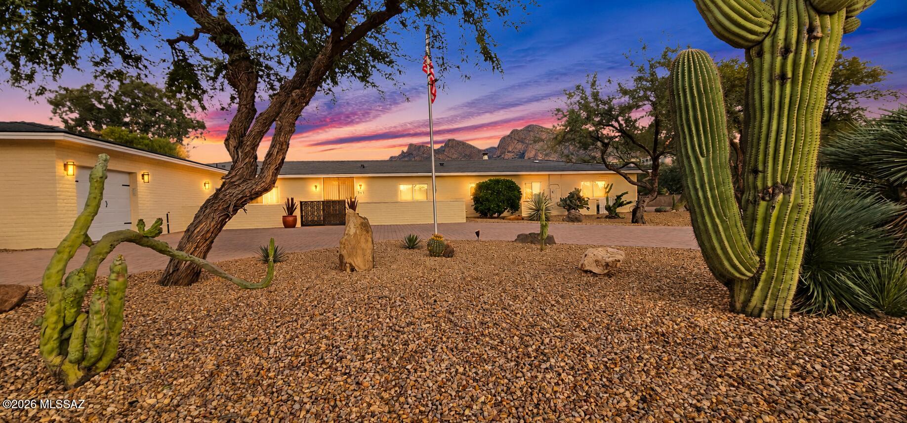 701 W Landoran Lane