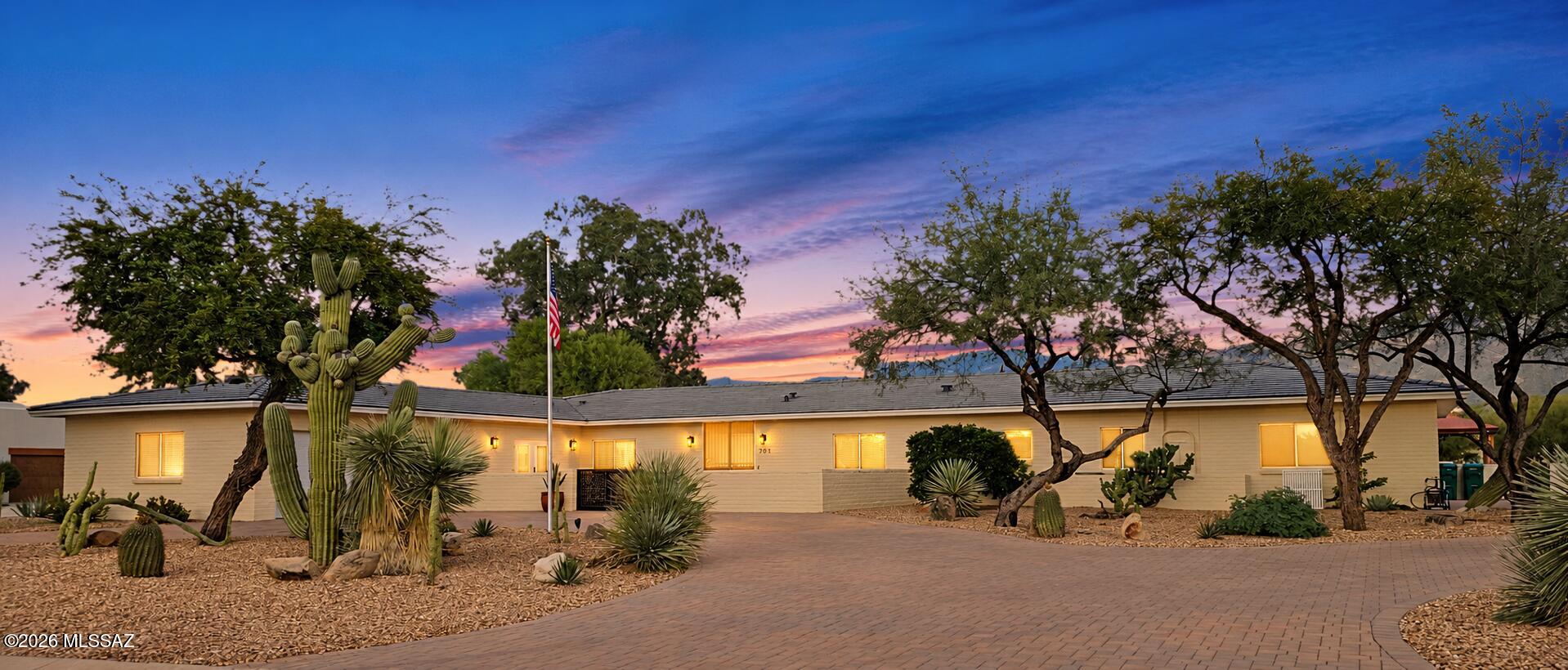701 W Landoran Lane