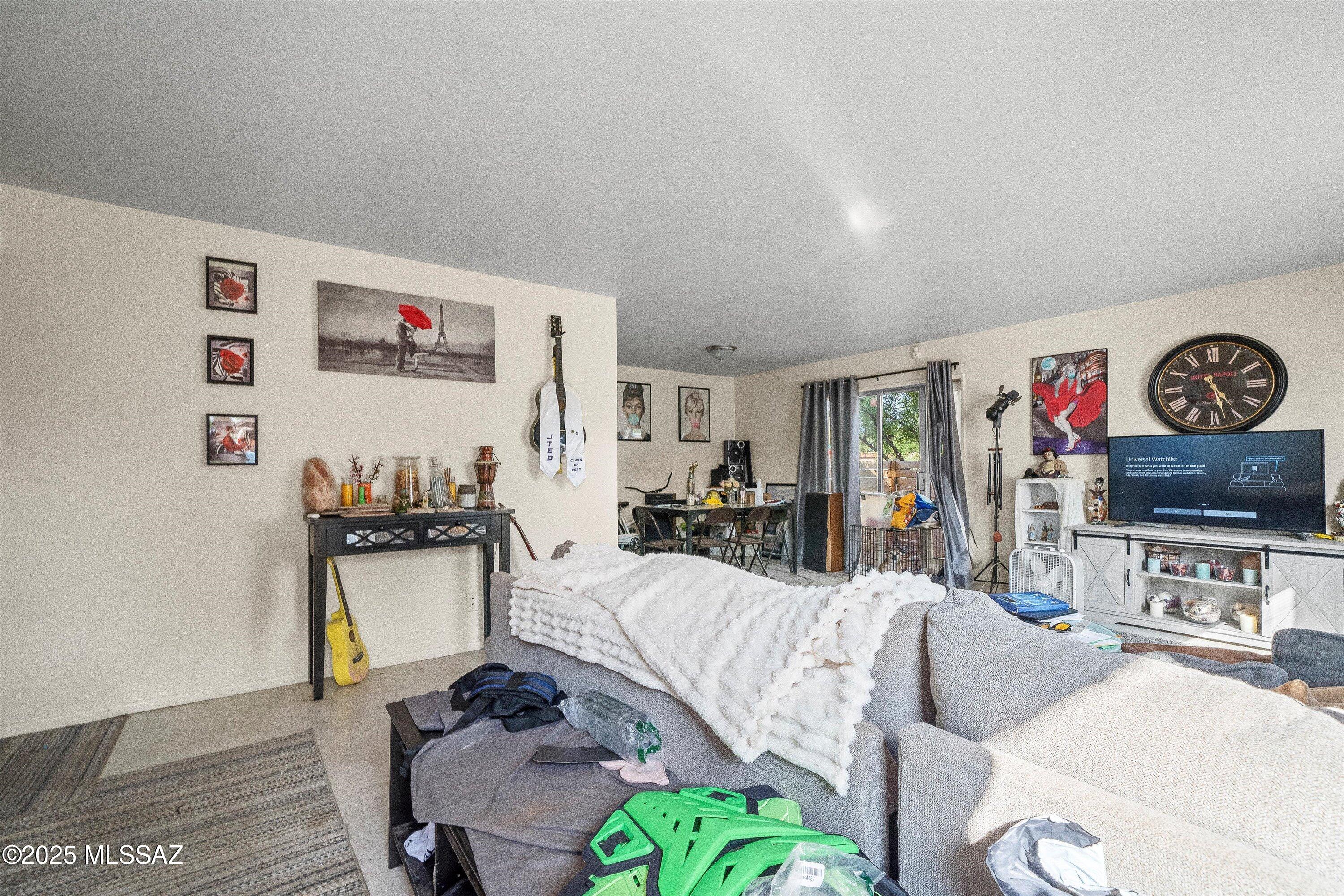 1136-1152 E Hedrick Drive