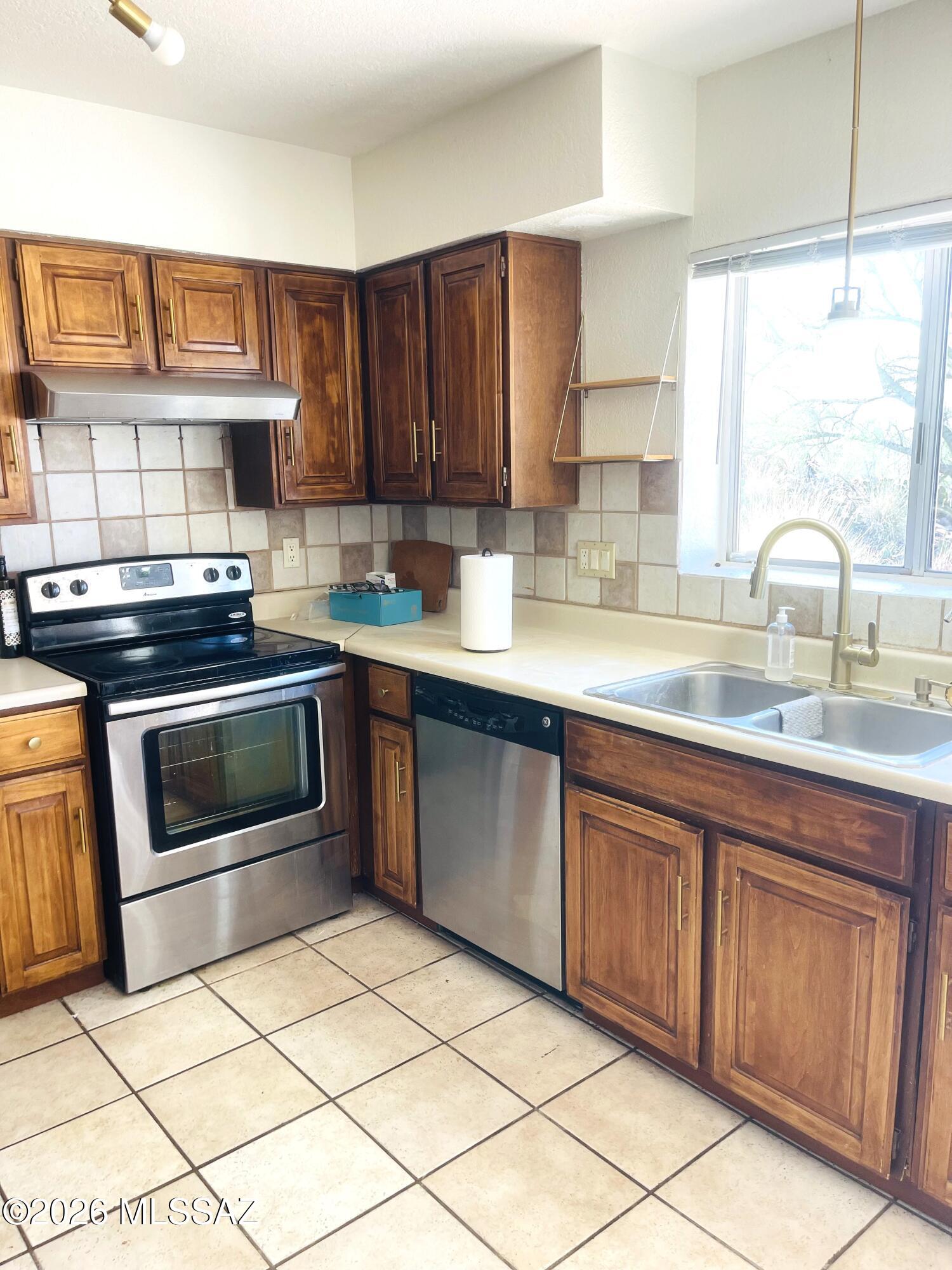 5025 N Placita Cholula