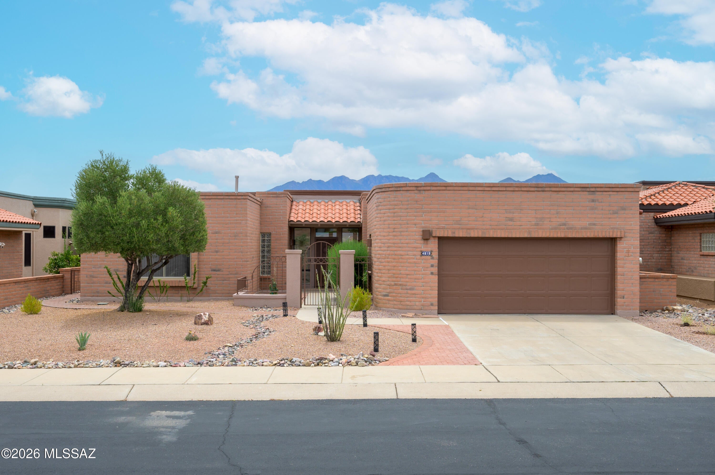 4819 S Prairie Hills Drive