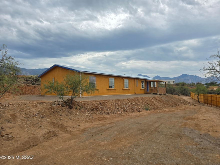 Spectacular Panoramic Mountain Views from a well developed hillside acre lot in the heart of Catalina. This home is within only a few minutes from many community services.  Simply a Great Location not far from Oracle Road.