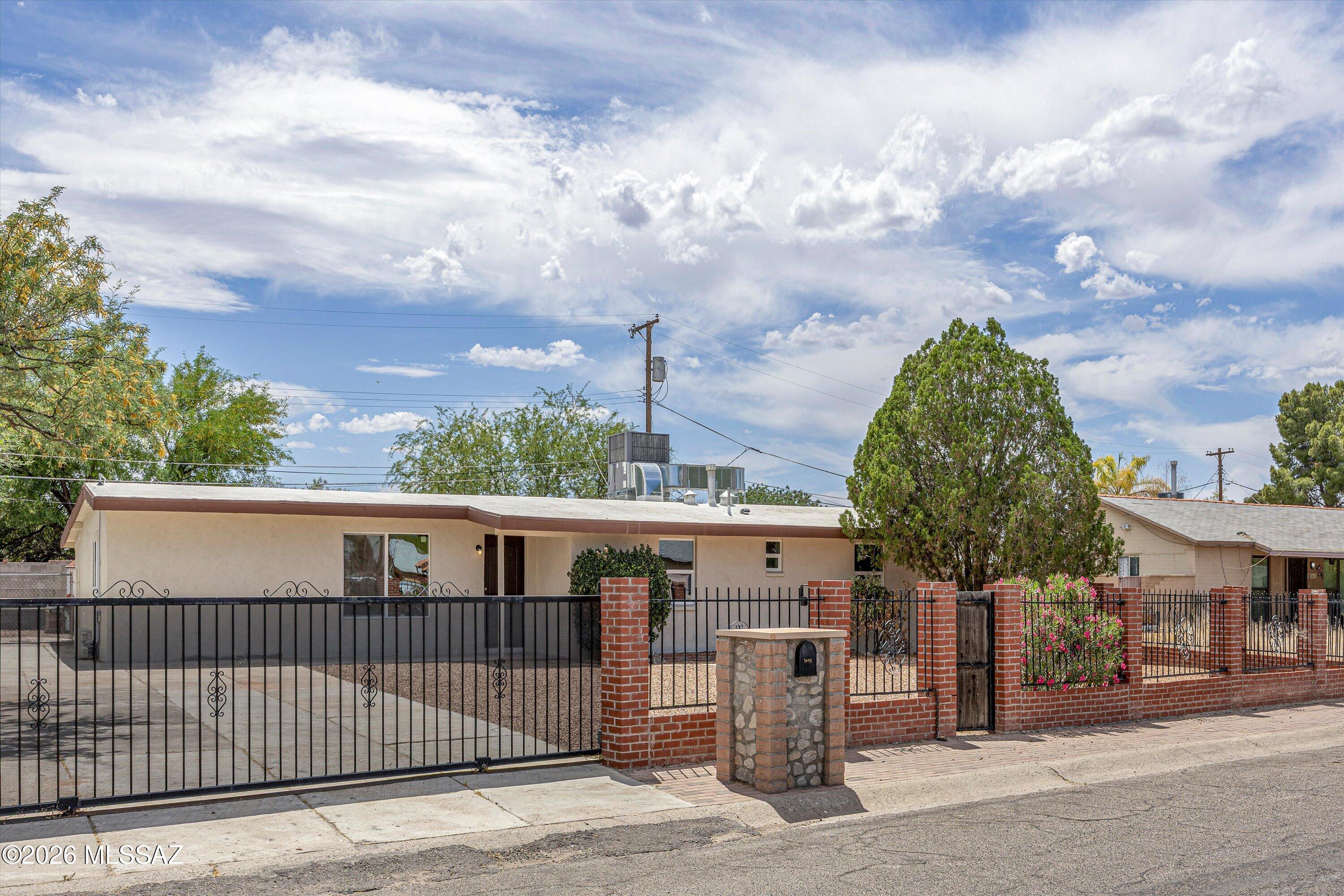 5640 E Calle Aurora