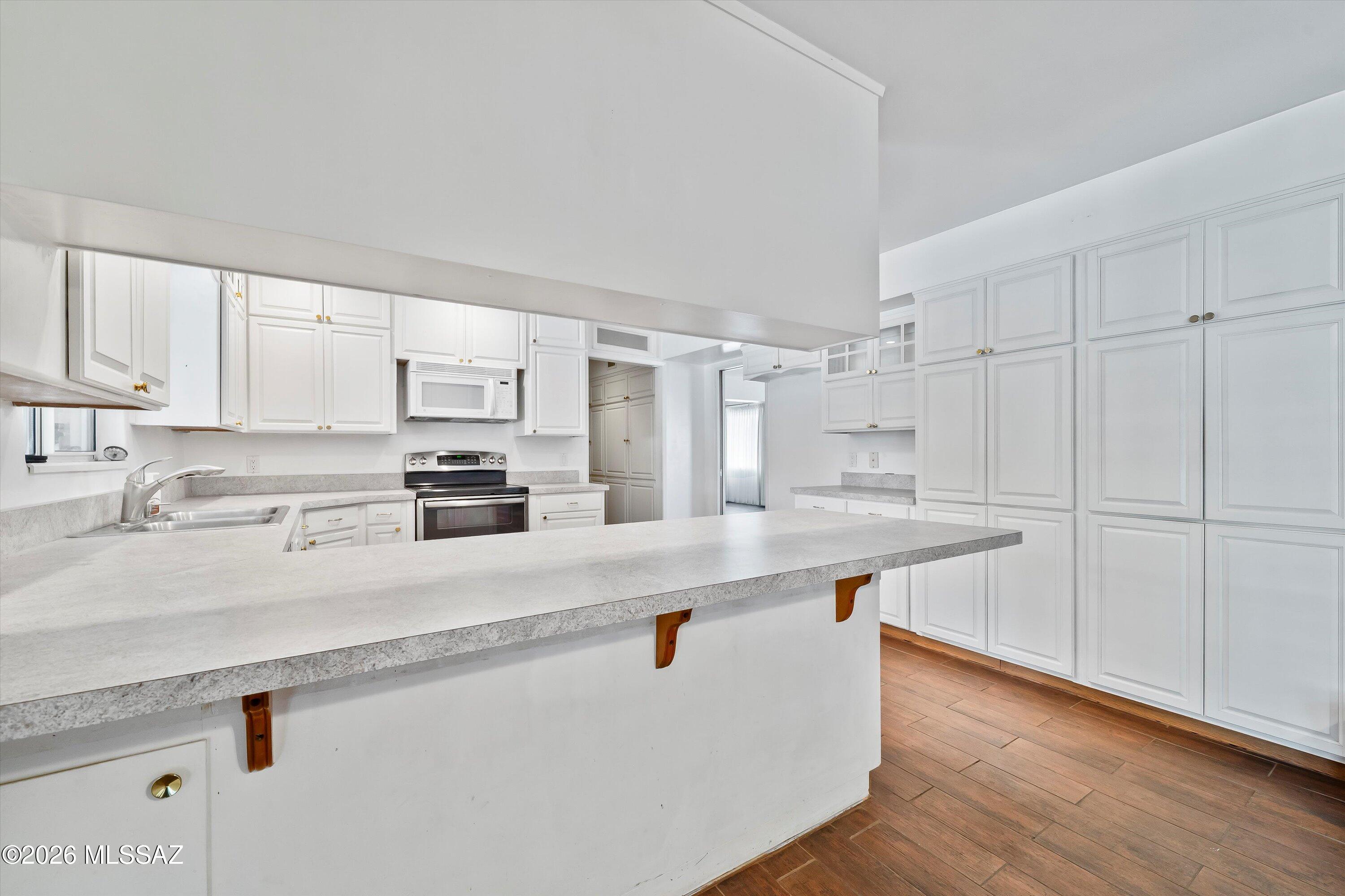 40 N Leonora Avenue
