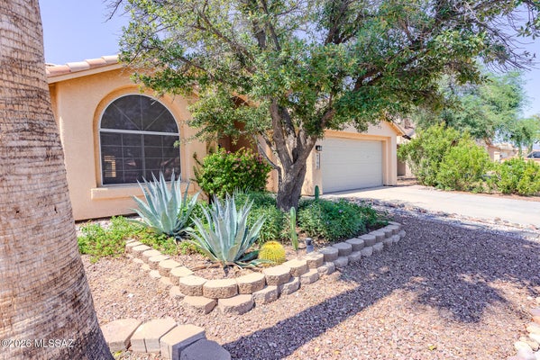 6706 W NUEVA VISTA DR, TUCSON, AZ 85743 - Image ee022aa7bb7ab4d22edbdac45a0060b7/2196227054