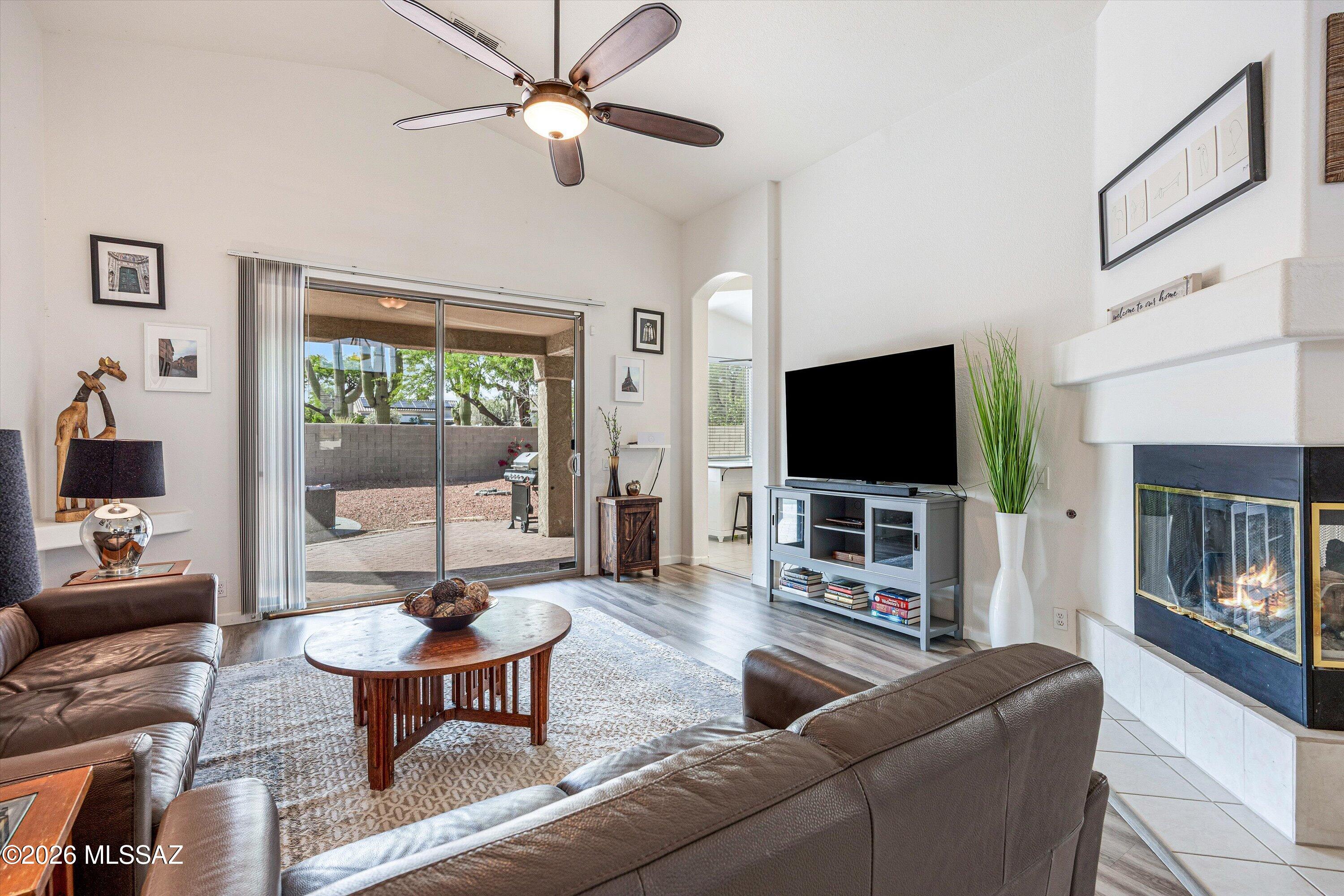 12929 N Meadview Way