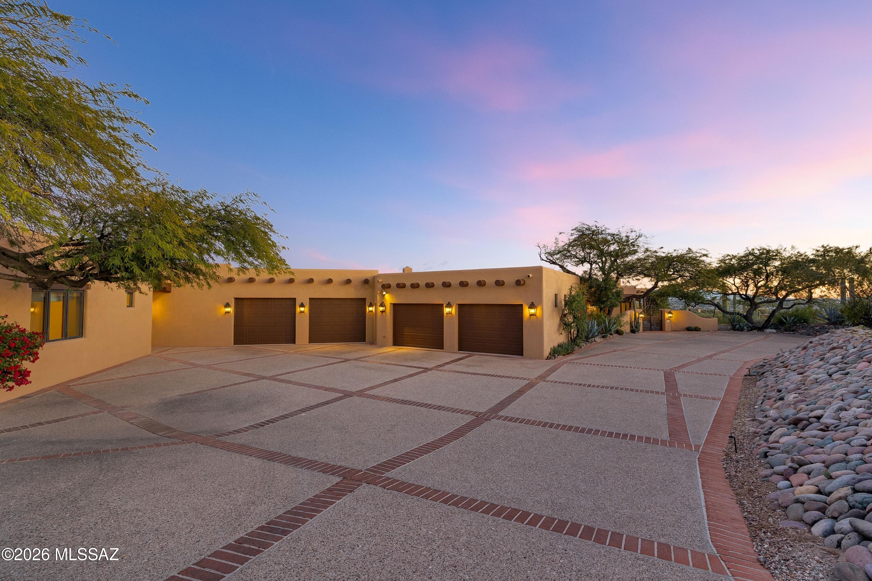 3550 E Calle Puerta De Acero