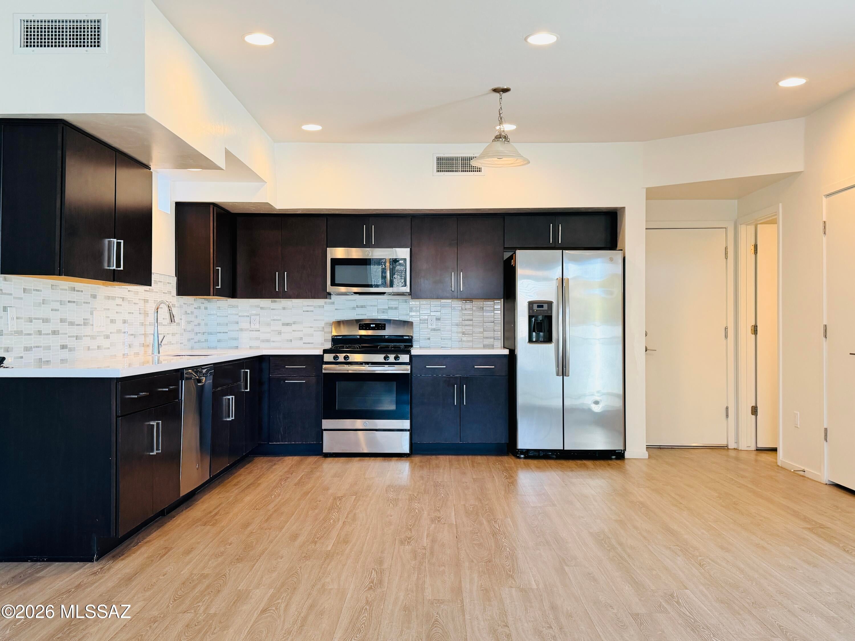Camino Modern SQ20180120608 - Residential Lease