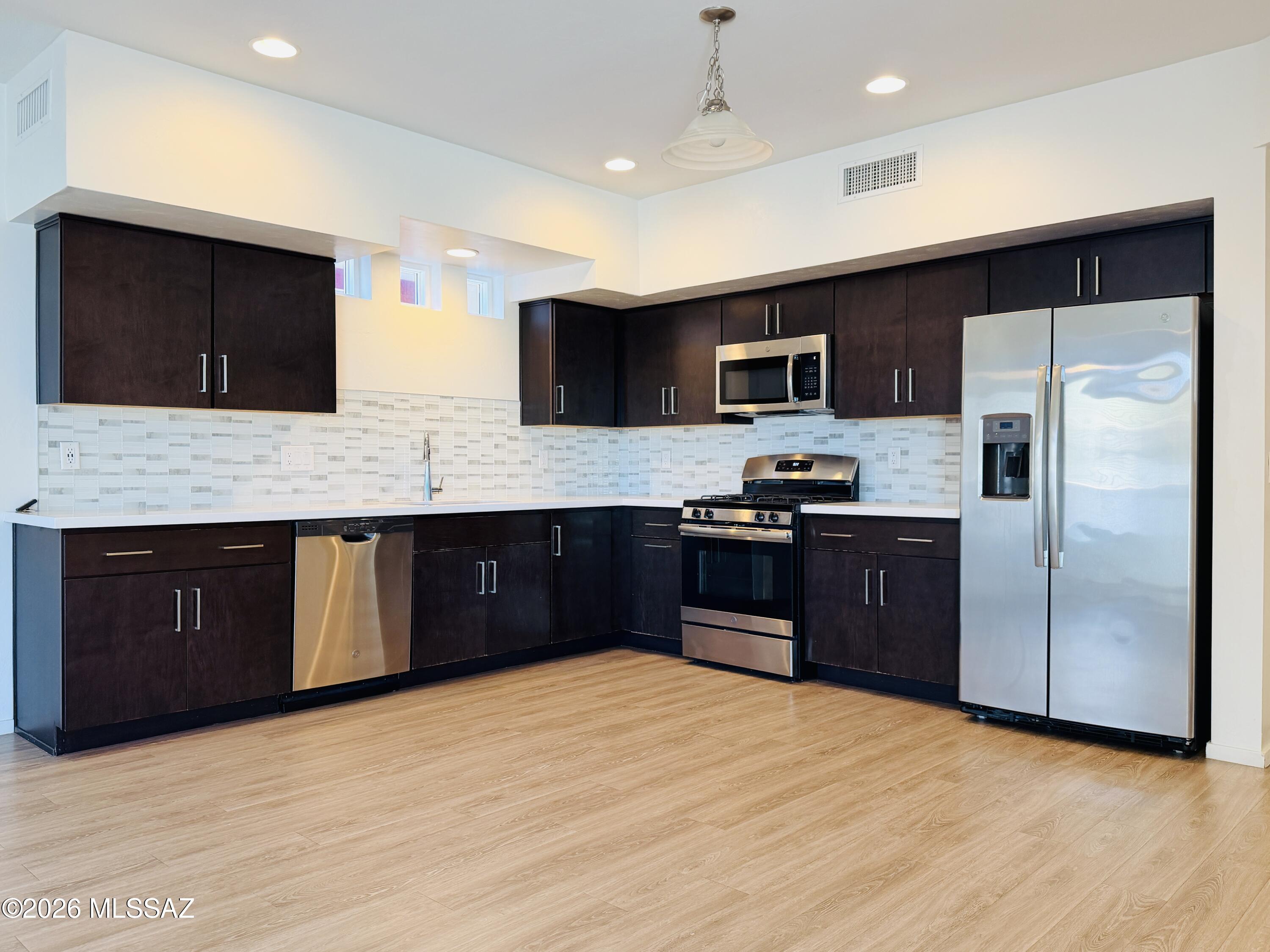 Camino Modern SQ20180120608 - Residential Lease