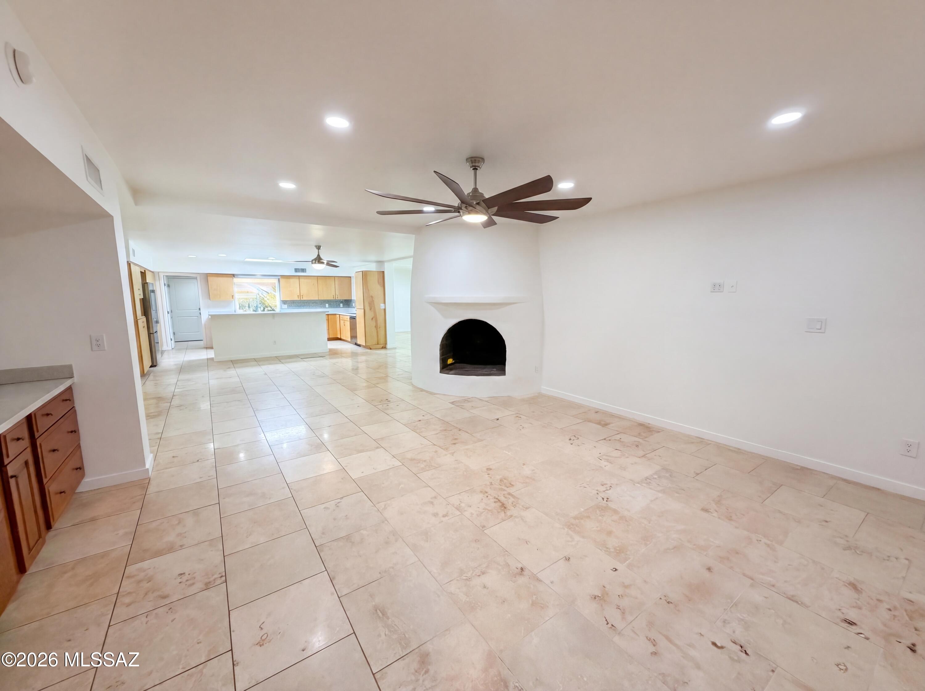 6211 E Paseo Tierra Alta