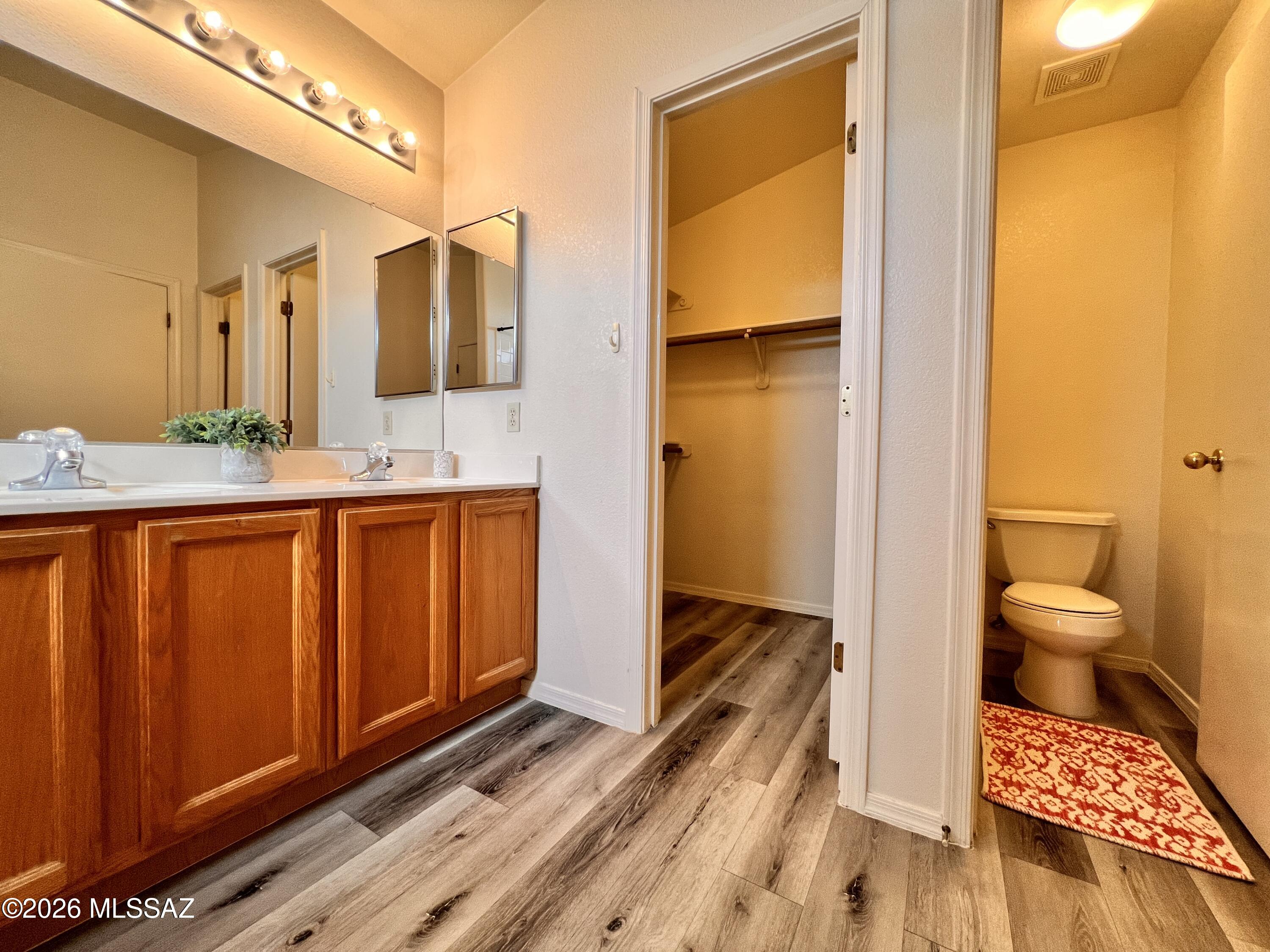 Hacienda Del Oro (1-879) - Residential Lease
