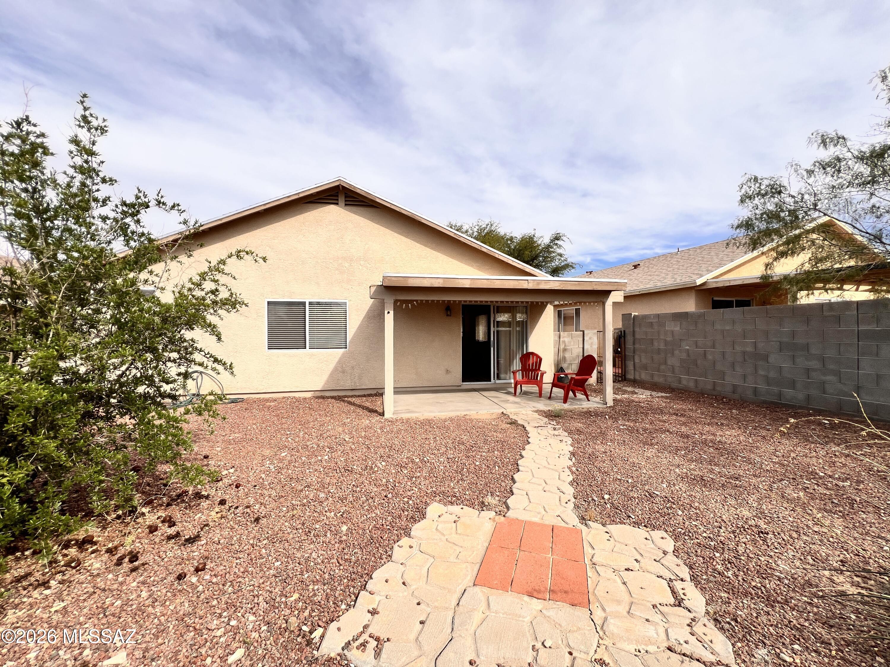 Hacienda Del Oro (1-879) - Residential Lease