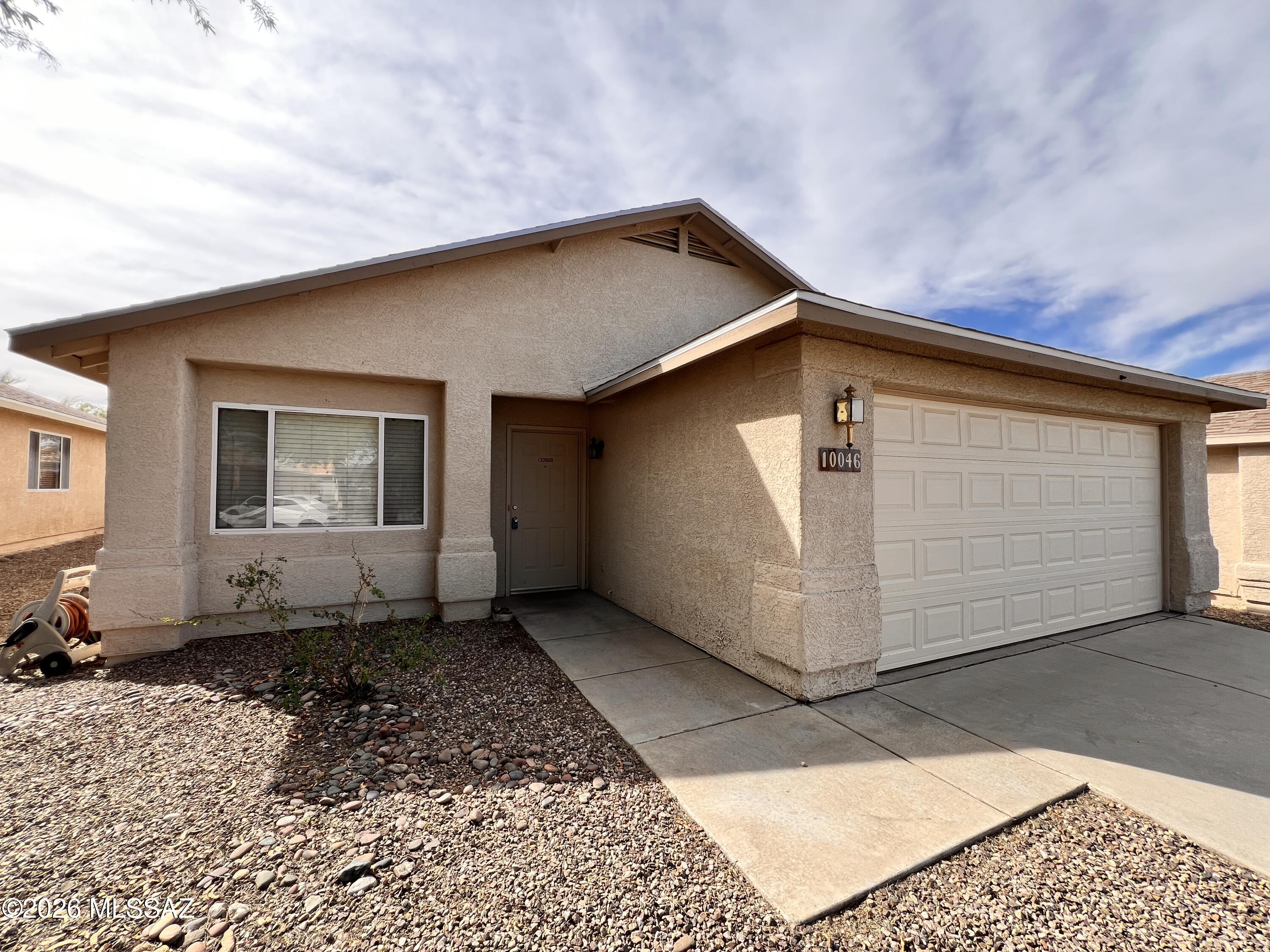 Hacienda Del Oro (1-879) - Residential Lease