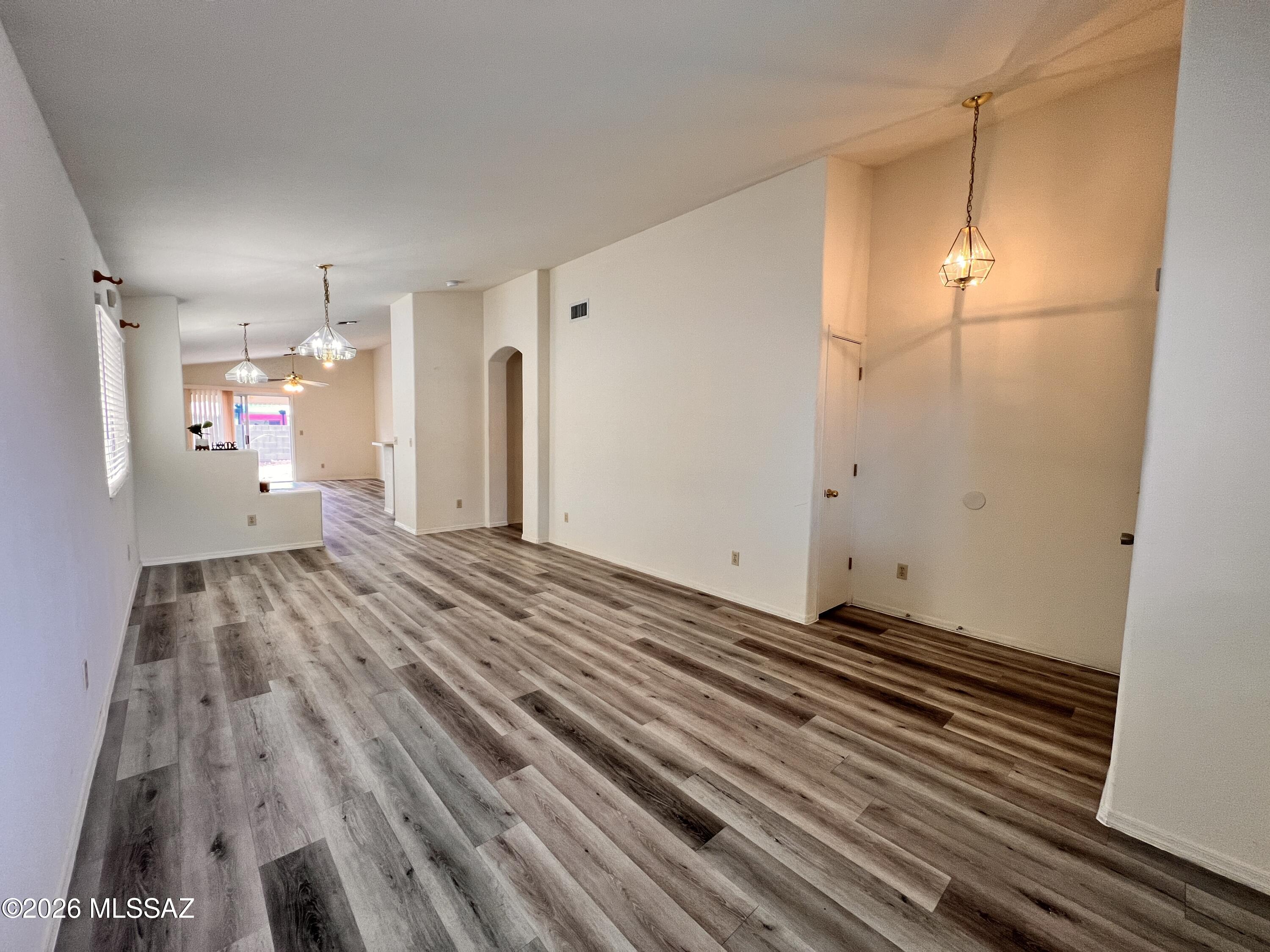 Hacienda Del Oro (1-879) - Residential Lease