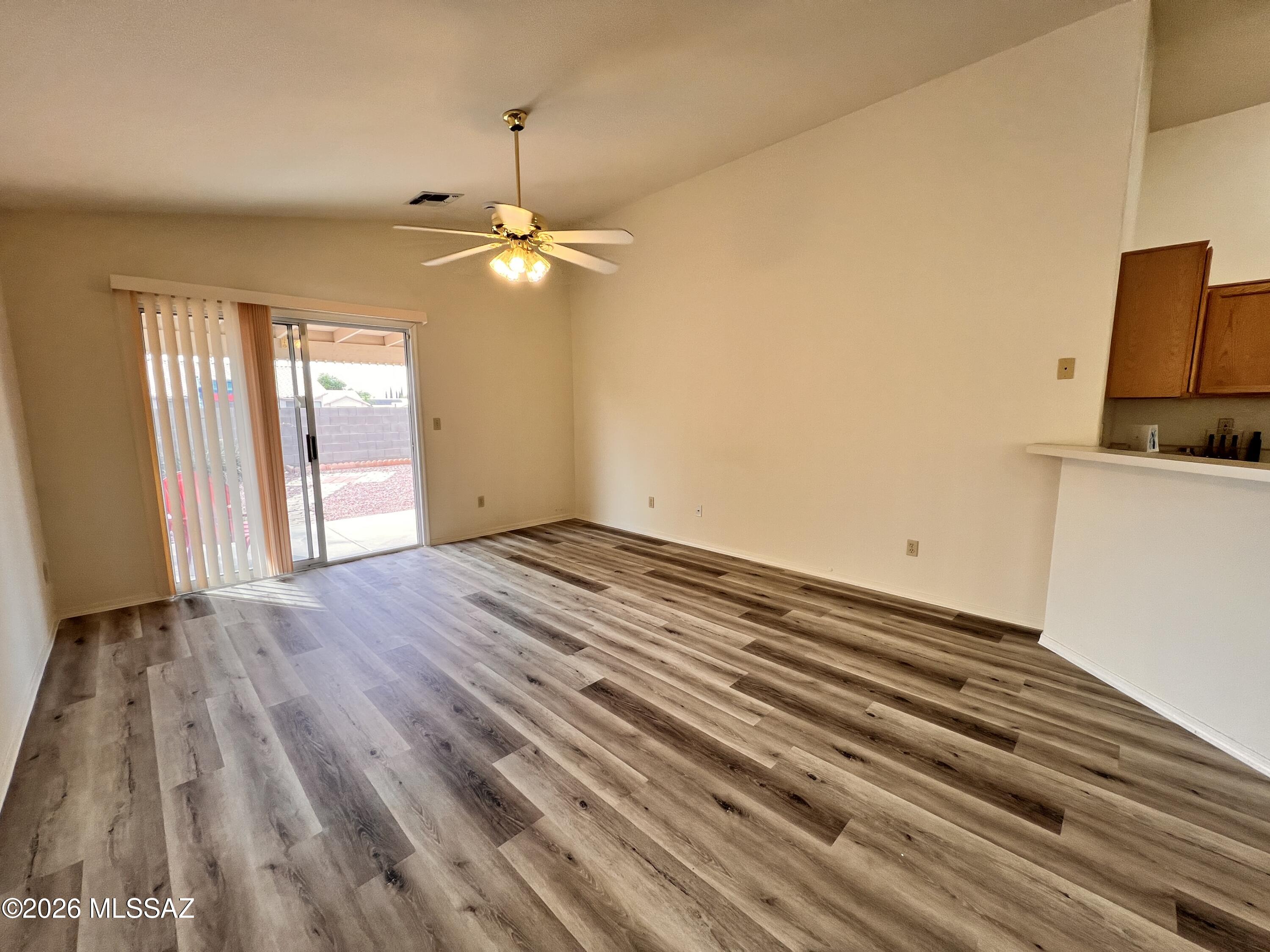 Hacienda Del Oro (1-879) - Residential Lease