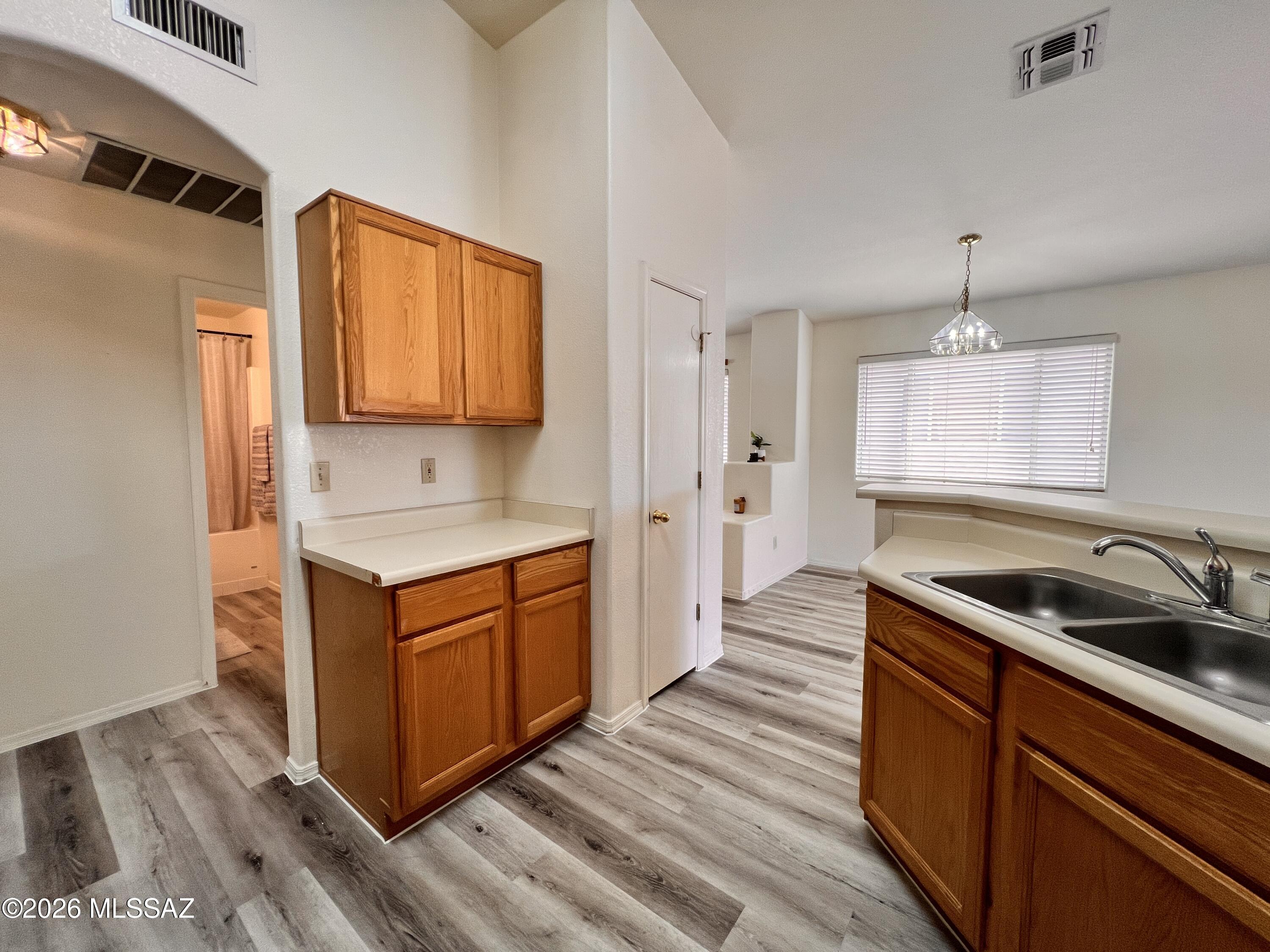 Hacienda Del Oro (1-879) - Residential Lease