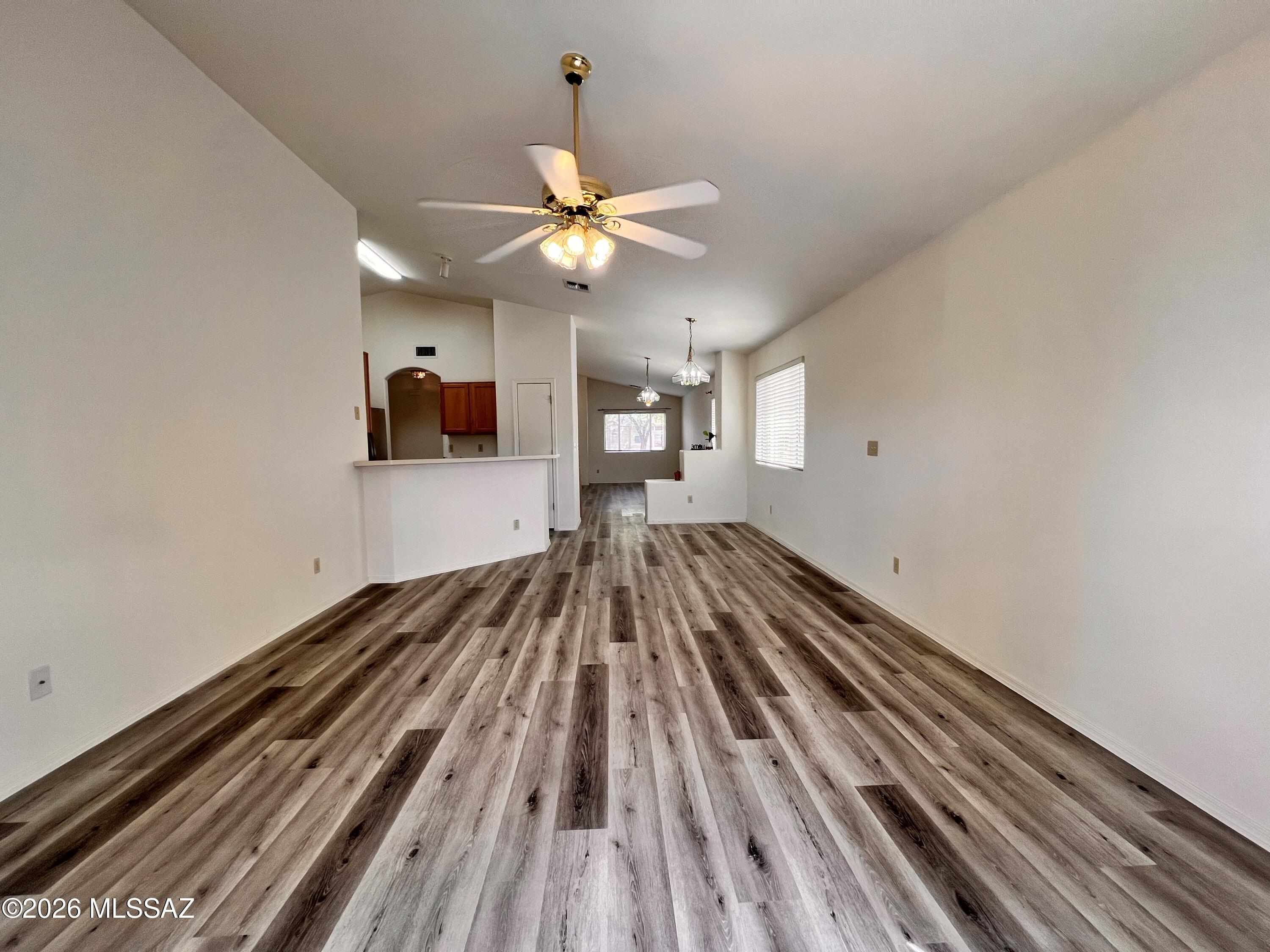 Hacienda Del Oro (1-879) - Residential Lease
